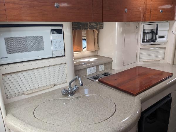 2000 Monterey 322 Cruiser - 6