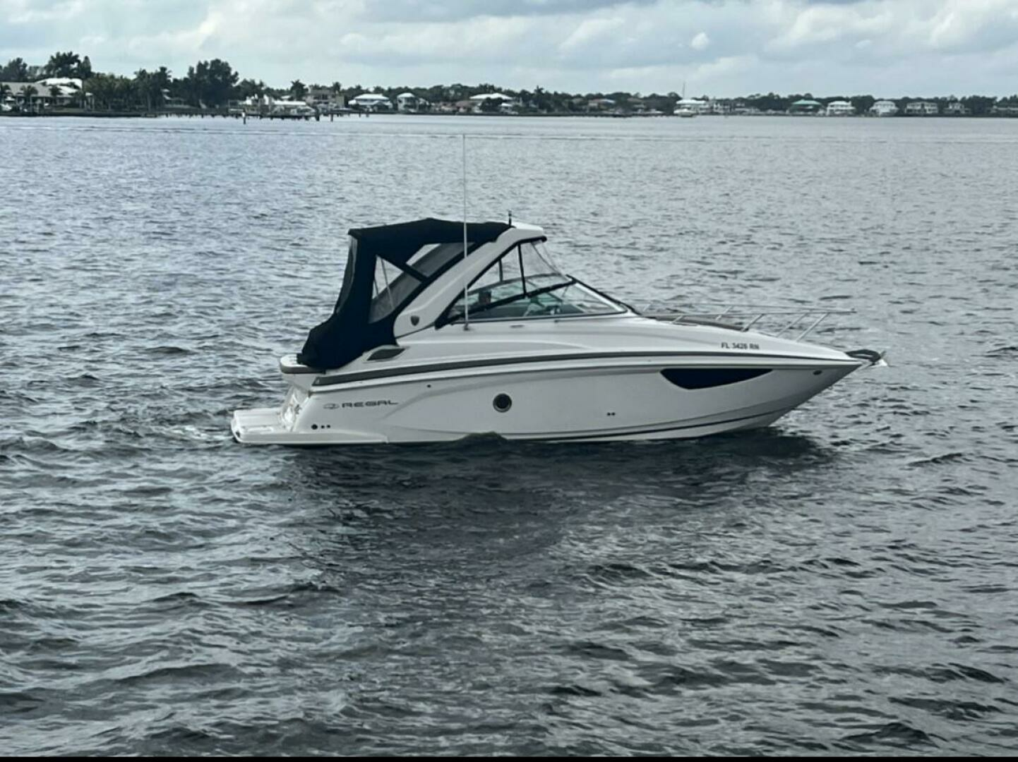 2018 Regal 28 Express - Image 2