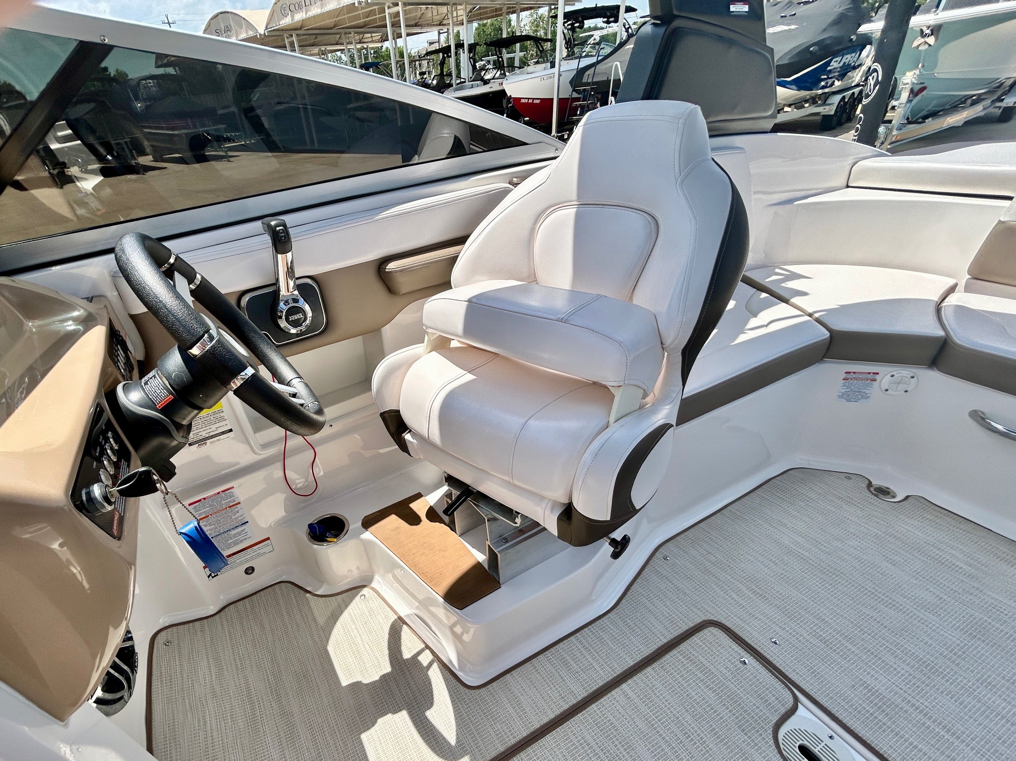 2018 Chaparral 23 Surf - 38