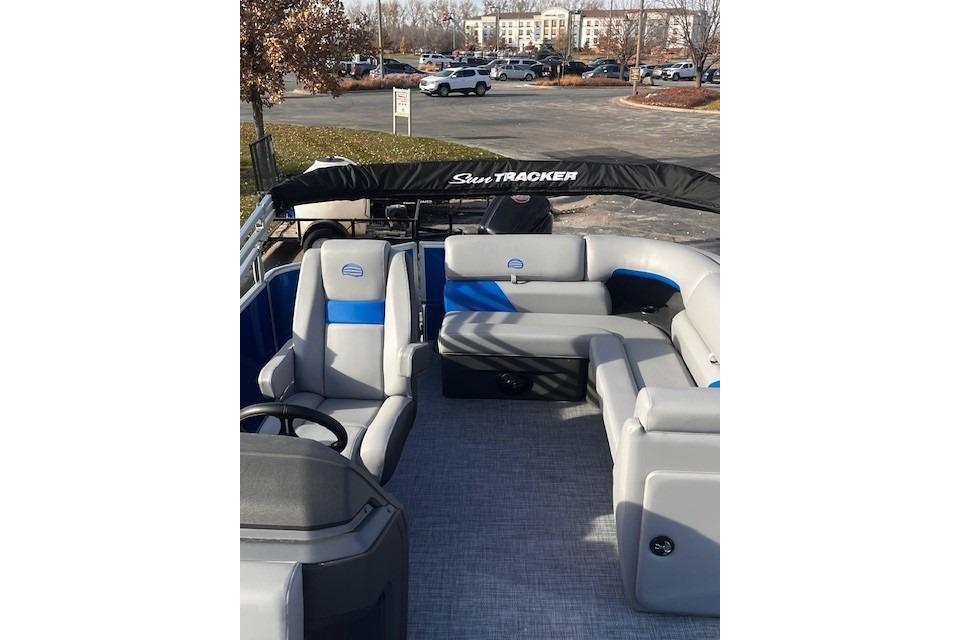 2026 Sun Tracker Party Barge 20 DLX with spacious seating and sleek design.