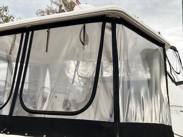2005 Carver 41 Cockpit Motor Yacht - 8