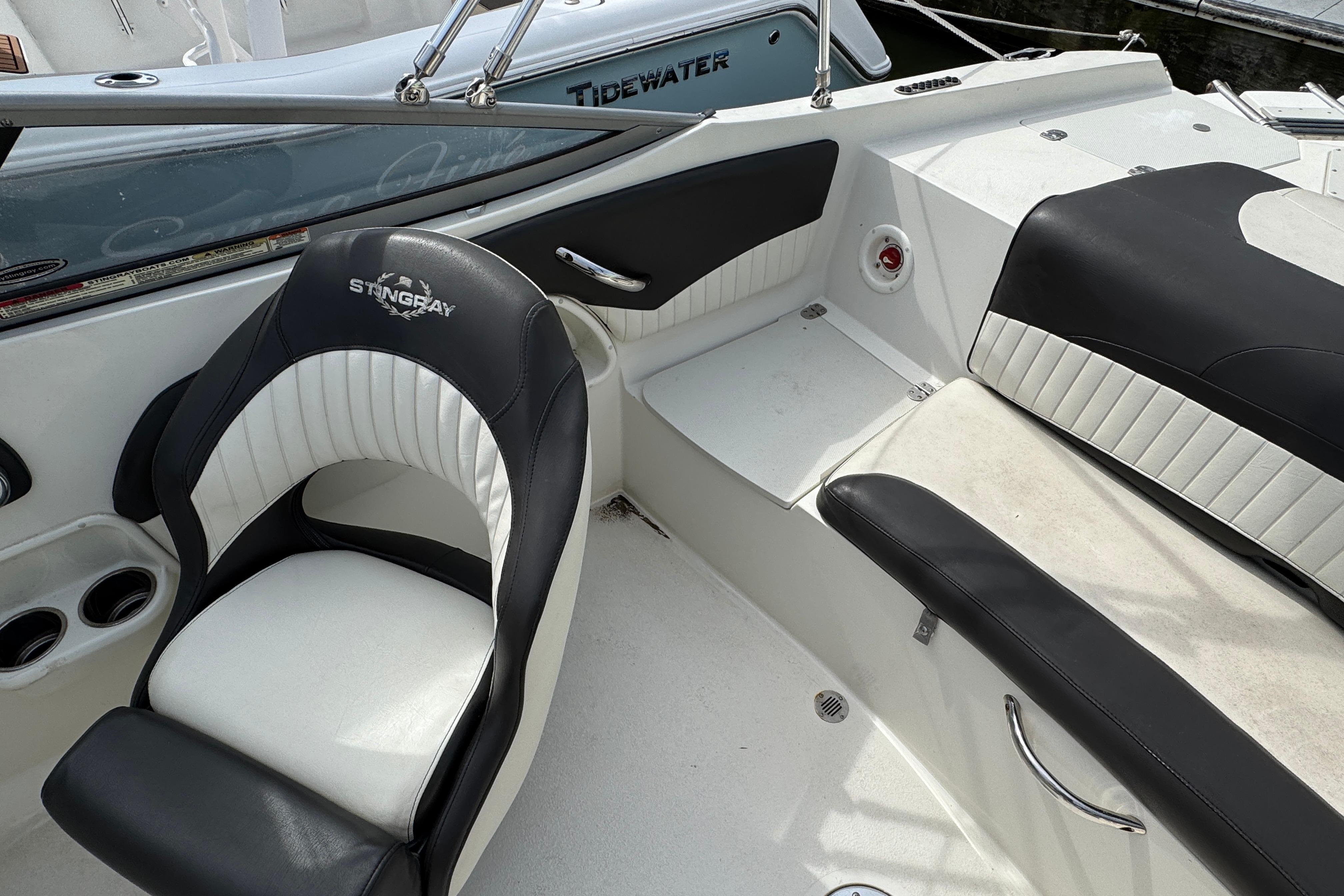 2018 Stingray 204 LR boat interior with black and white seating, showcasing luxury design.
