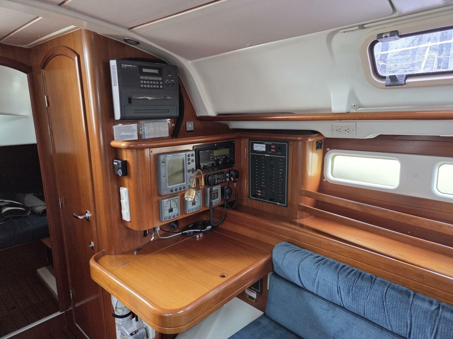 2000 Beneteau Oceanis 411 - Image 9