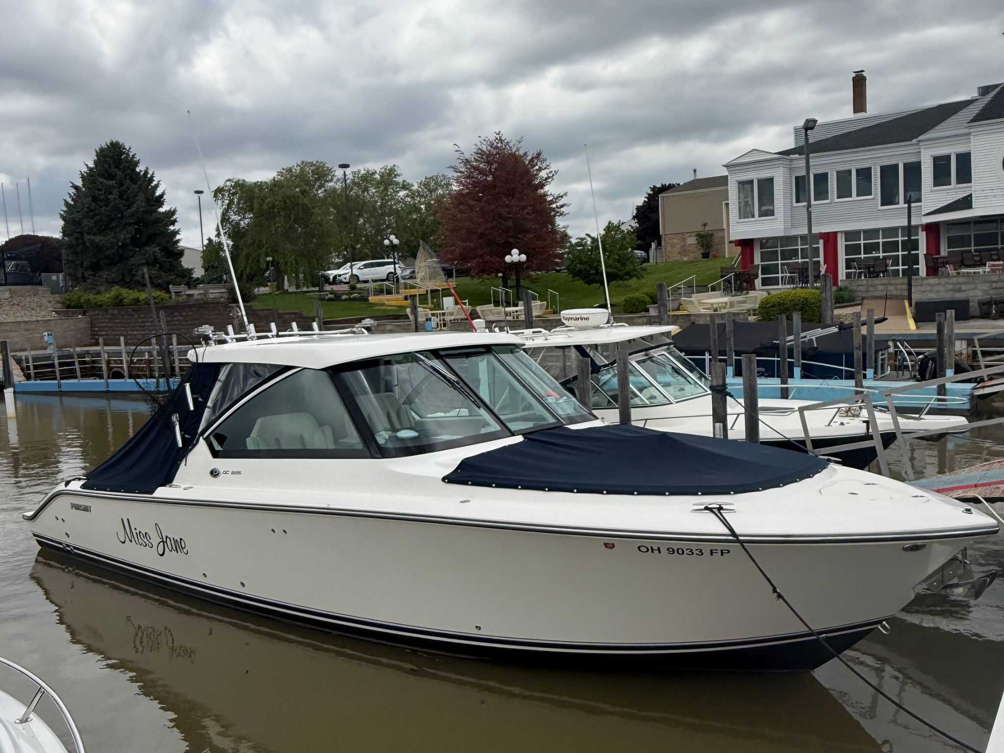 2016 Pursuit DC 325 Dual Console