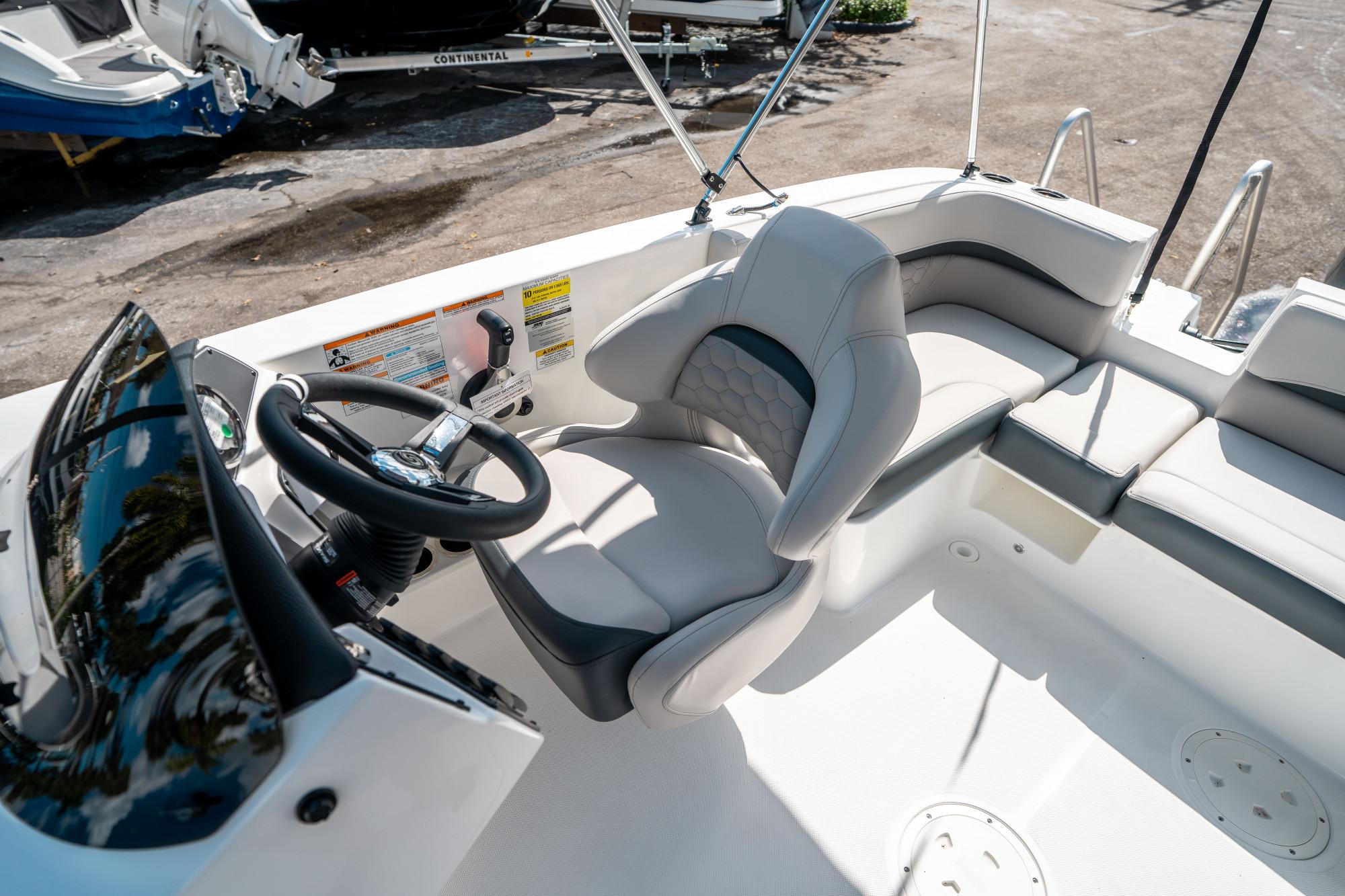 2025 Hurricane SunDeck Sport 192 RL OB - 21