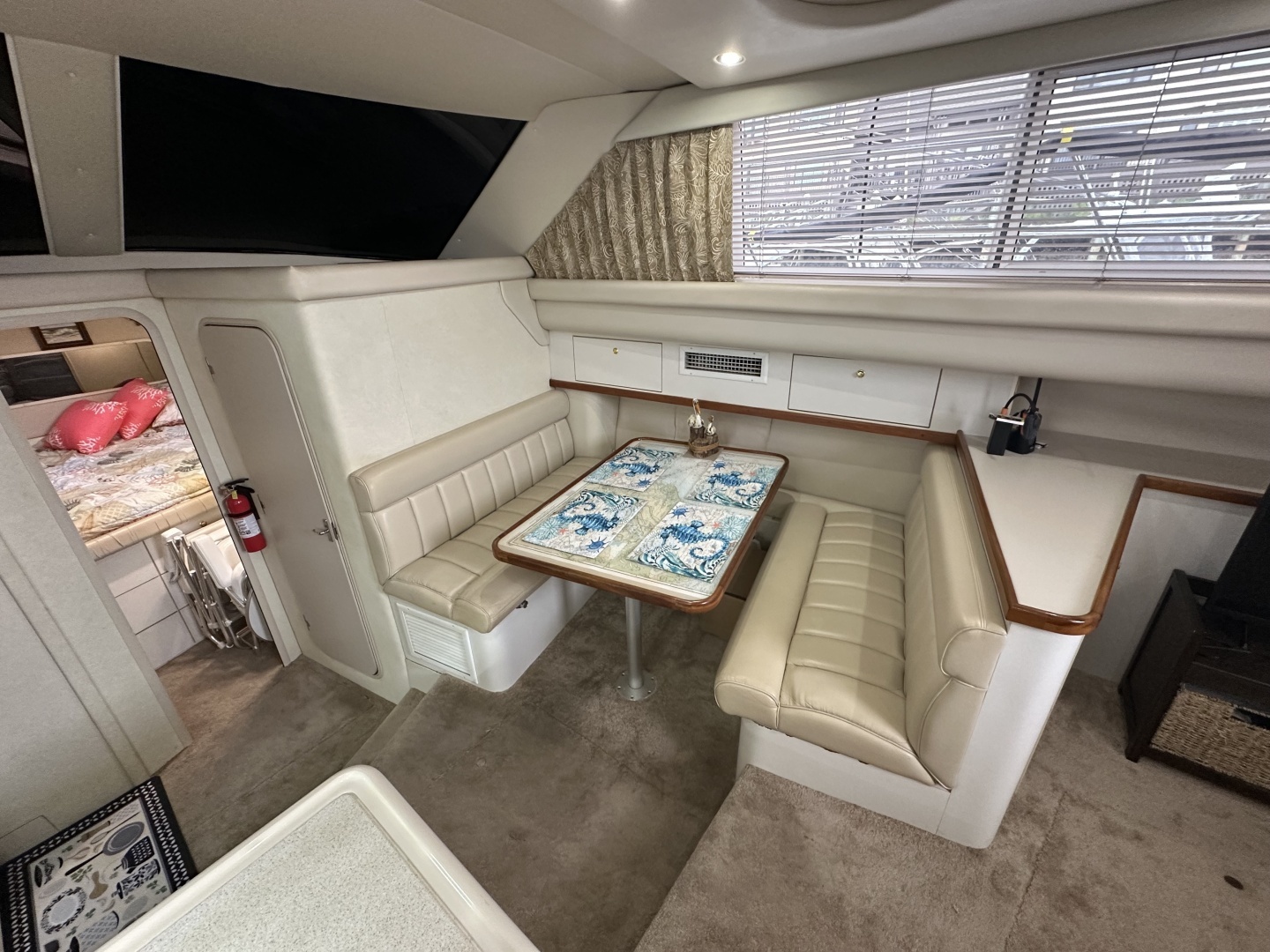 1998 Cruisers Yachts 3650 Aft Cabin - Image 42