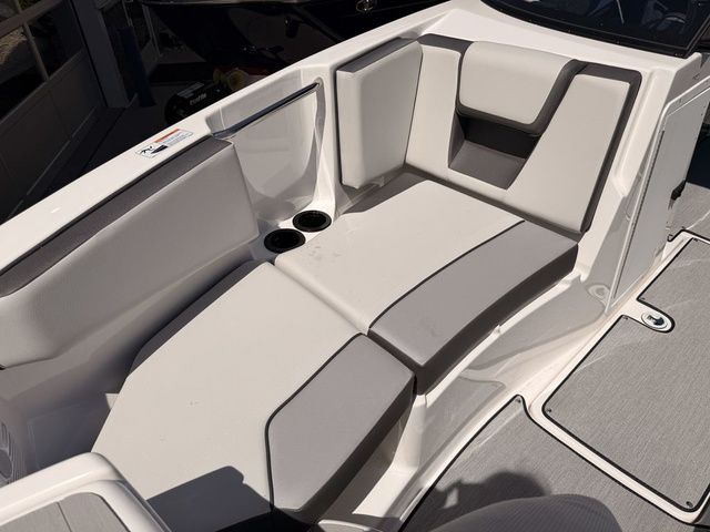 2026 Yamaha Boats AR220 - 23