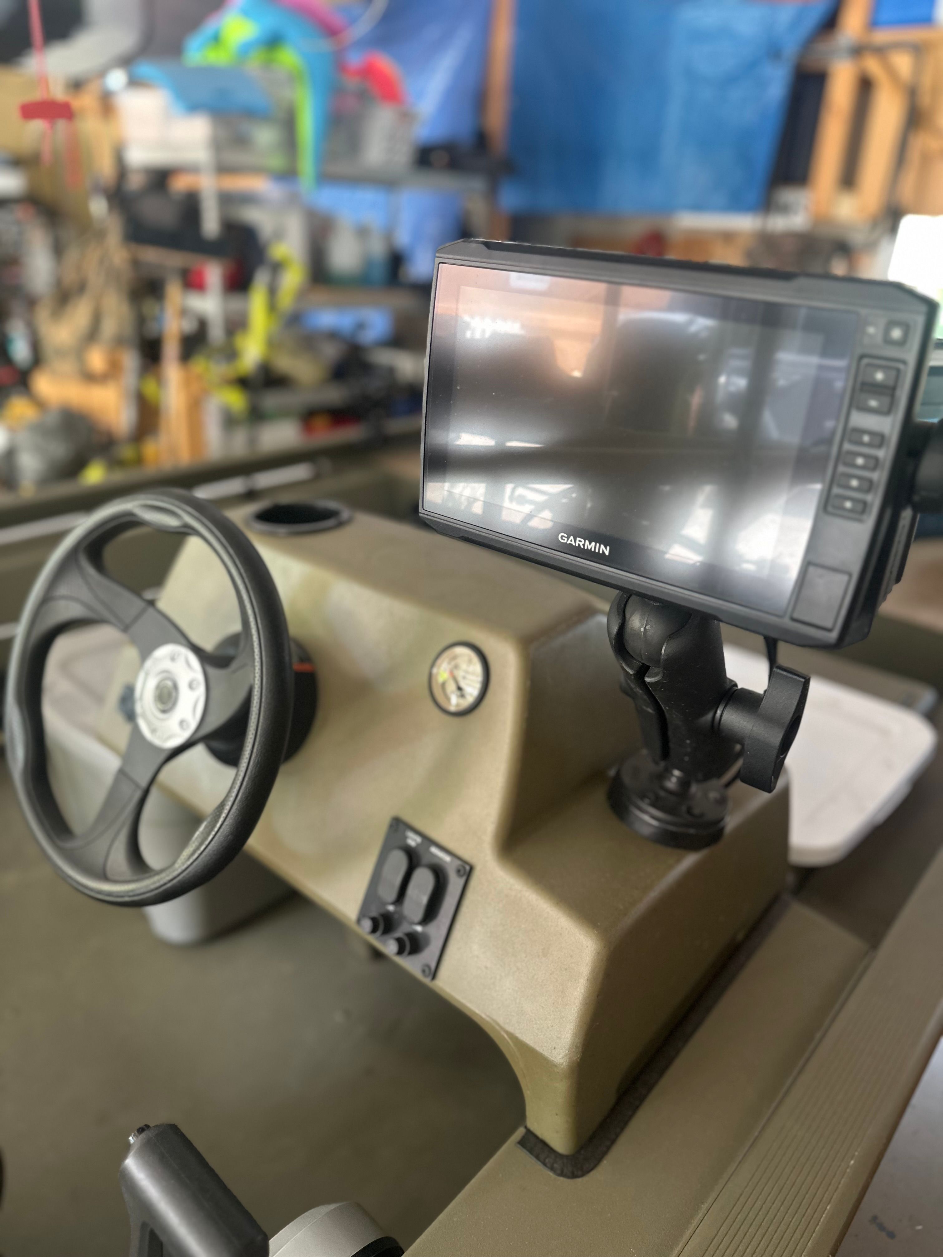 2023 Tracker Grizzly 1754 SC console with Garmin display.