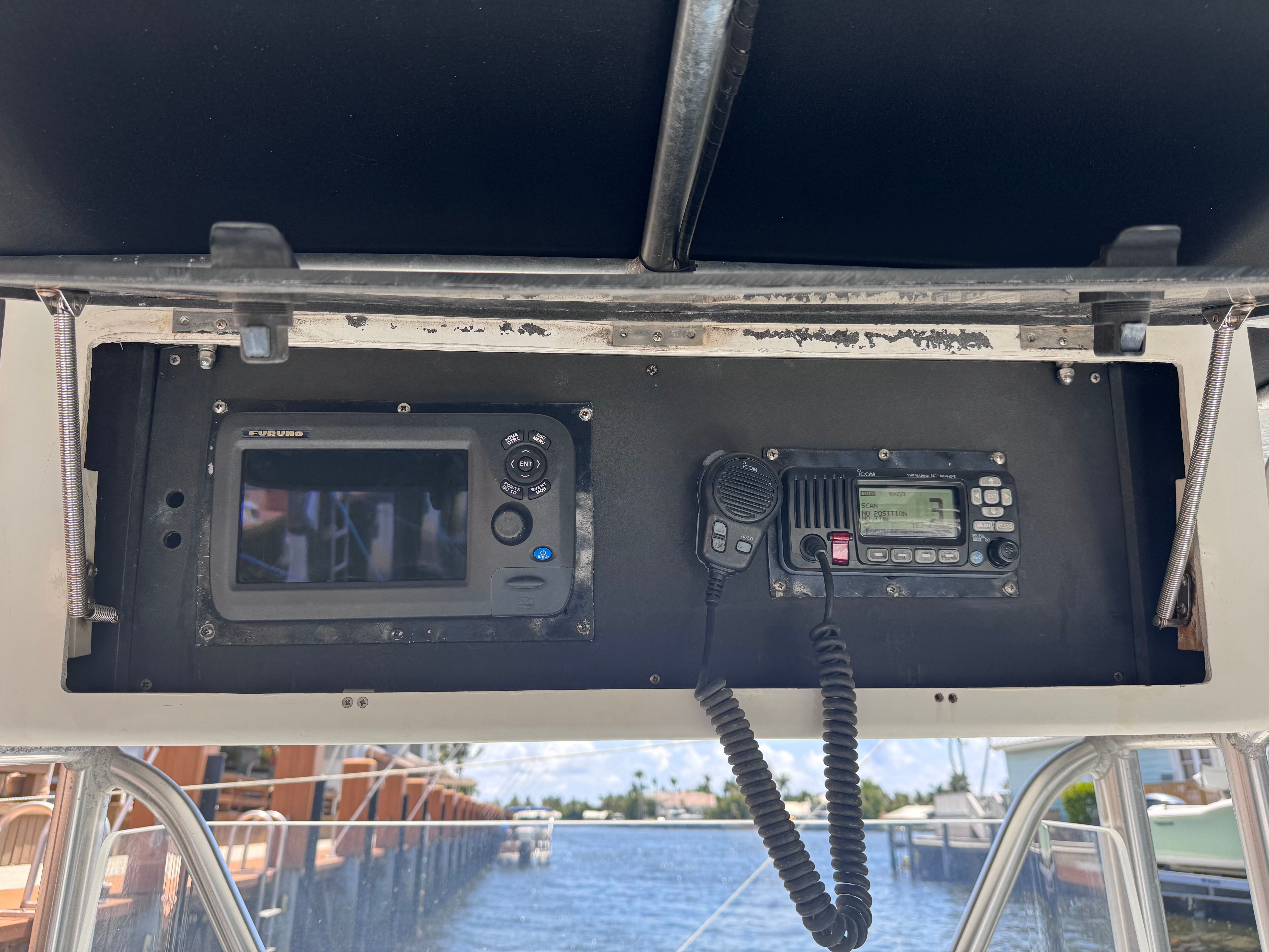 Dusky 20.3 boat console with electronics, year 1998.