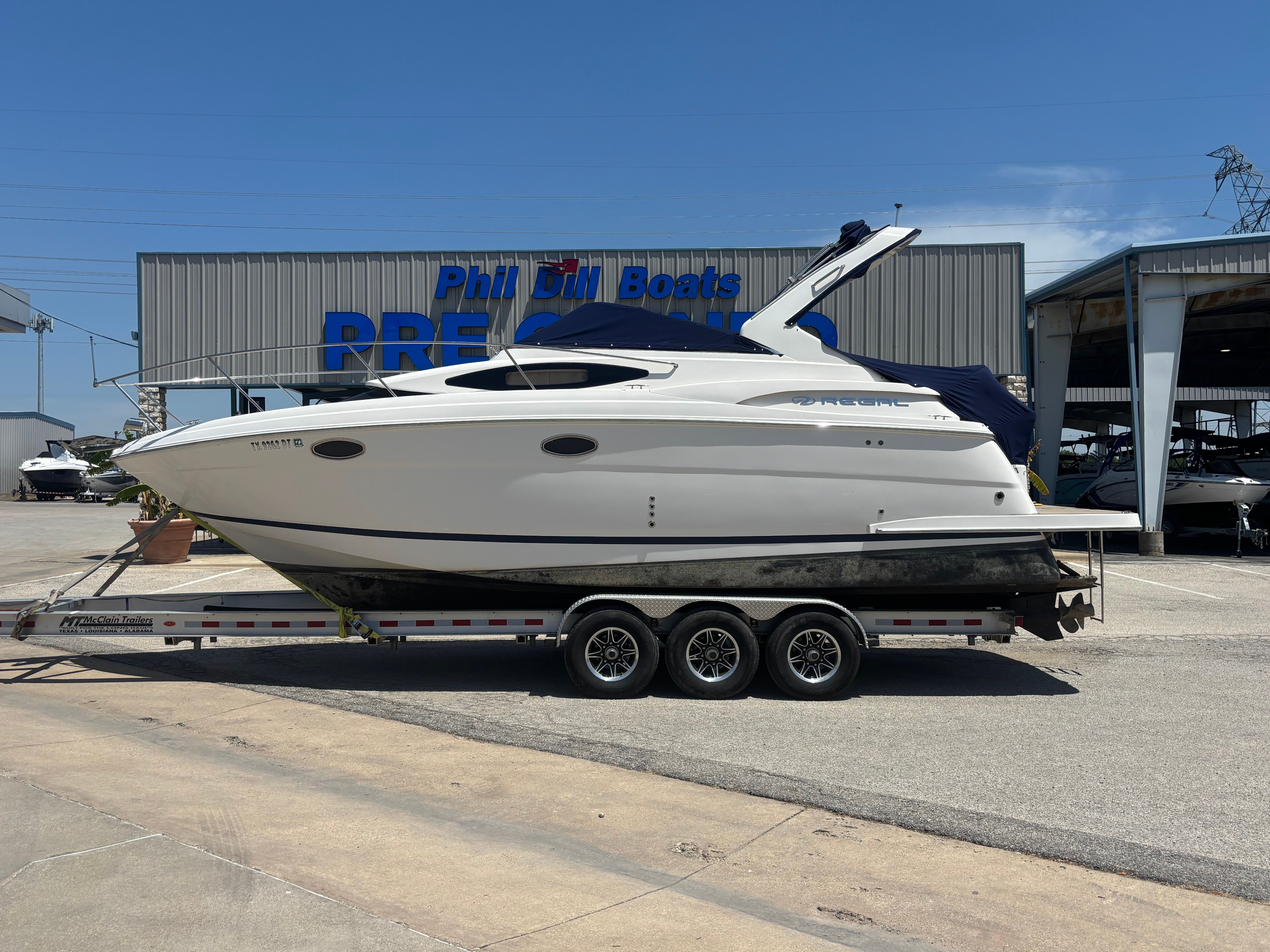 2015 REGAL 30 EXPRESS - Image 2