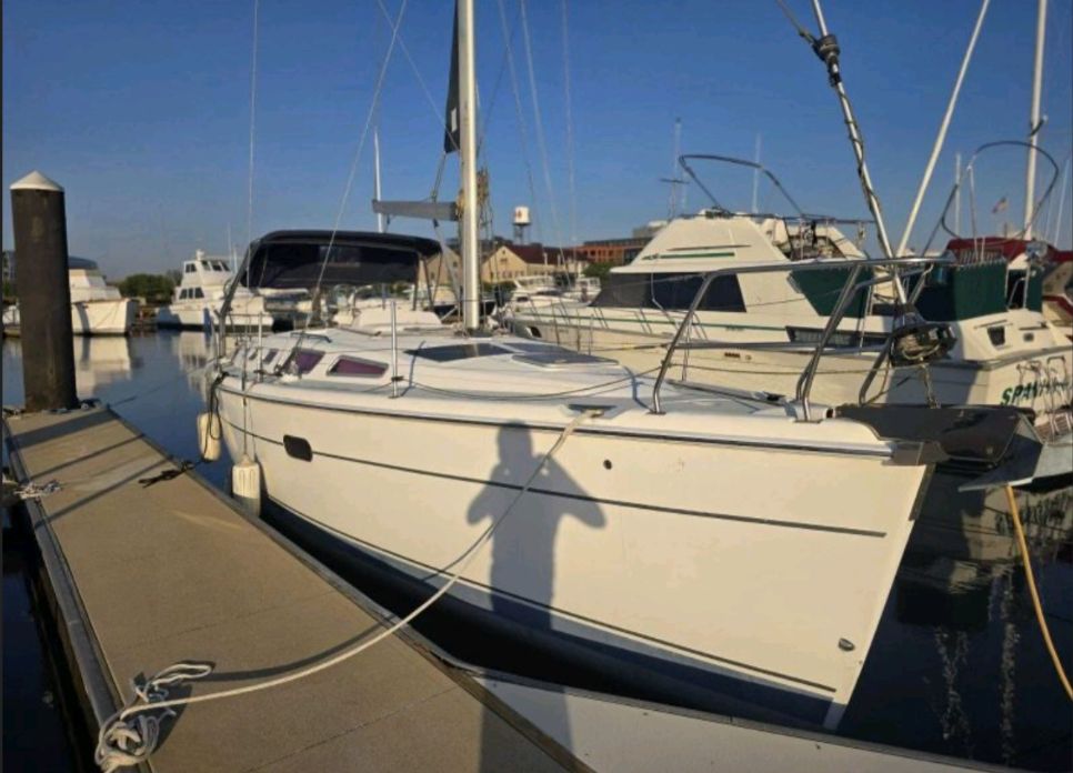2005 Hunter 36