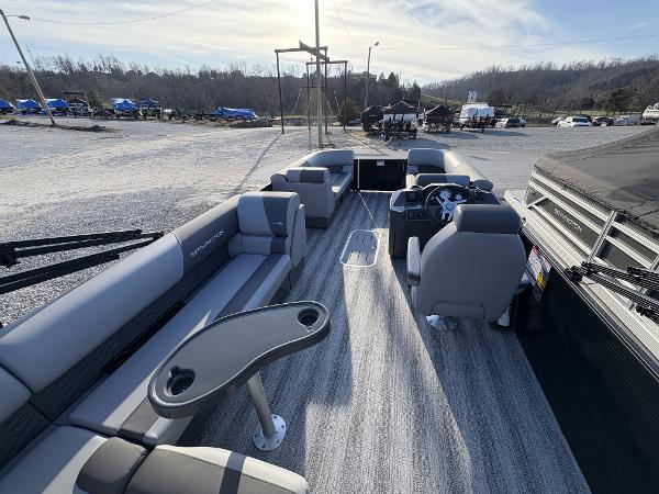 2025 Bennington 21 SLSE pontoon boat interior with seating and steering console.