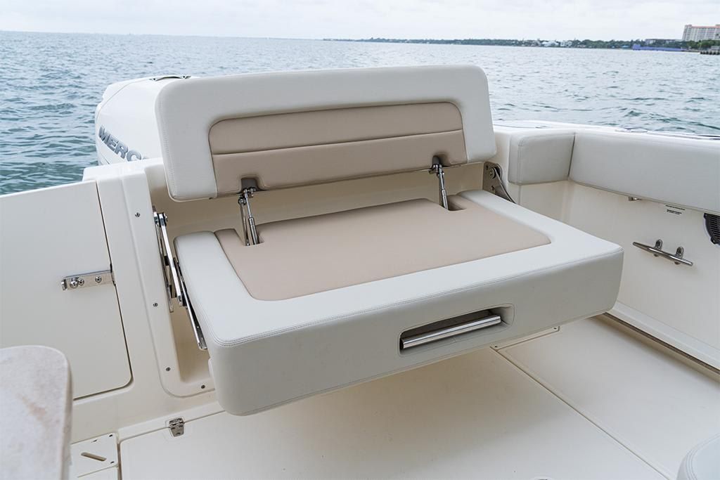 2023-Boston-Whaler-240-Vantage-MarineMax