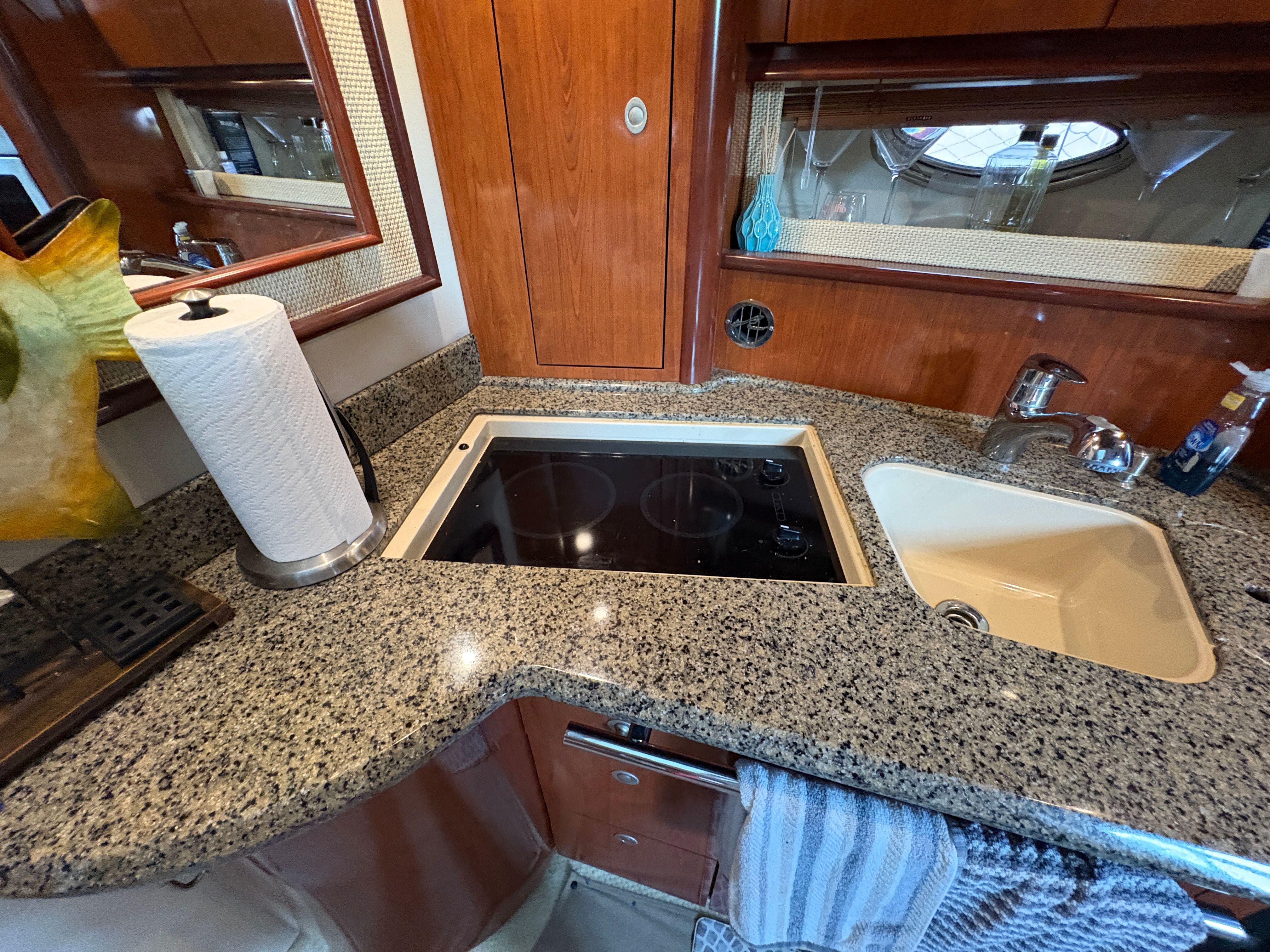 Sea Ray 420 Sundancer 2005 kitchen area with granite countertop.