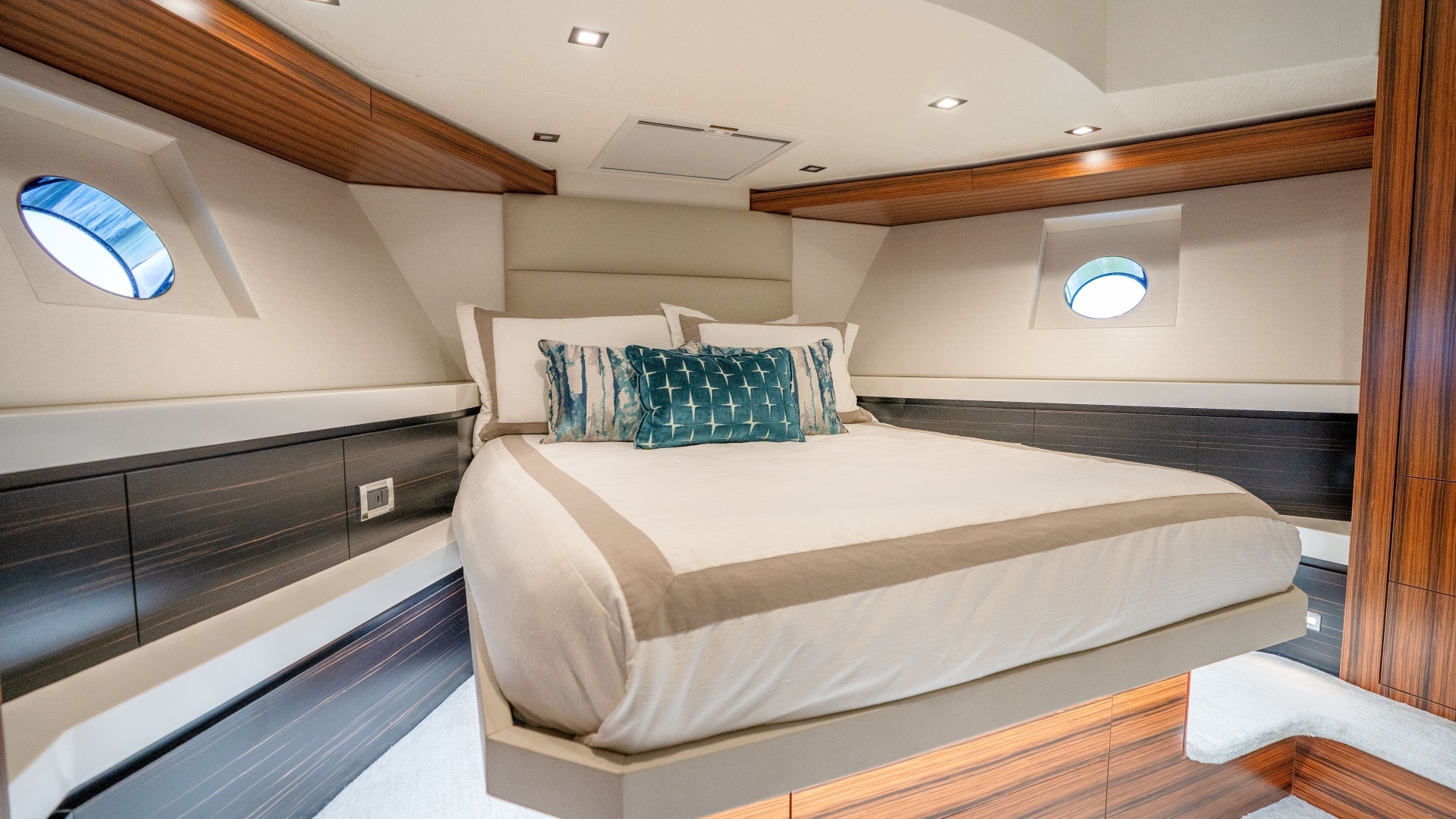 2021 Hatteras M75 Panacera - Image 38