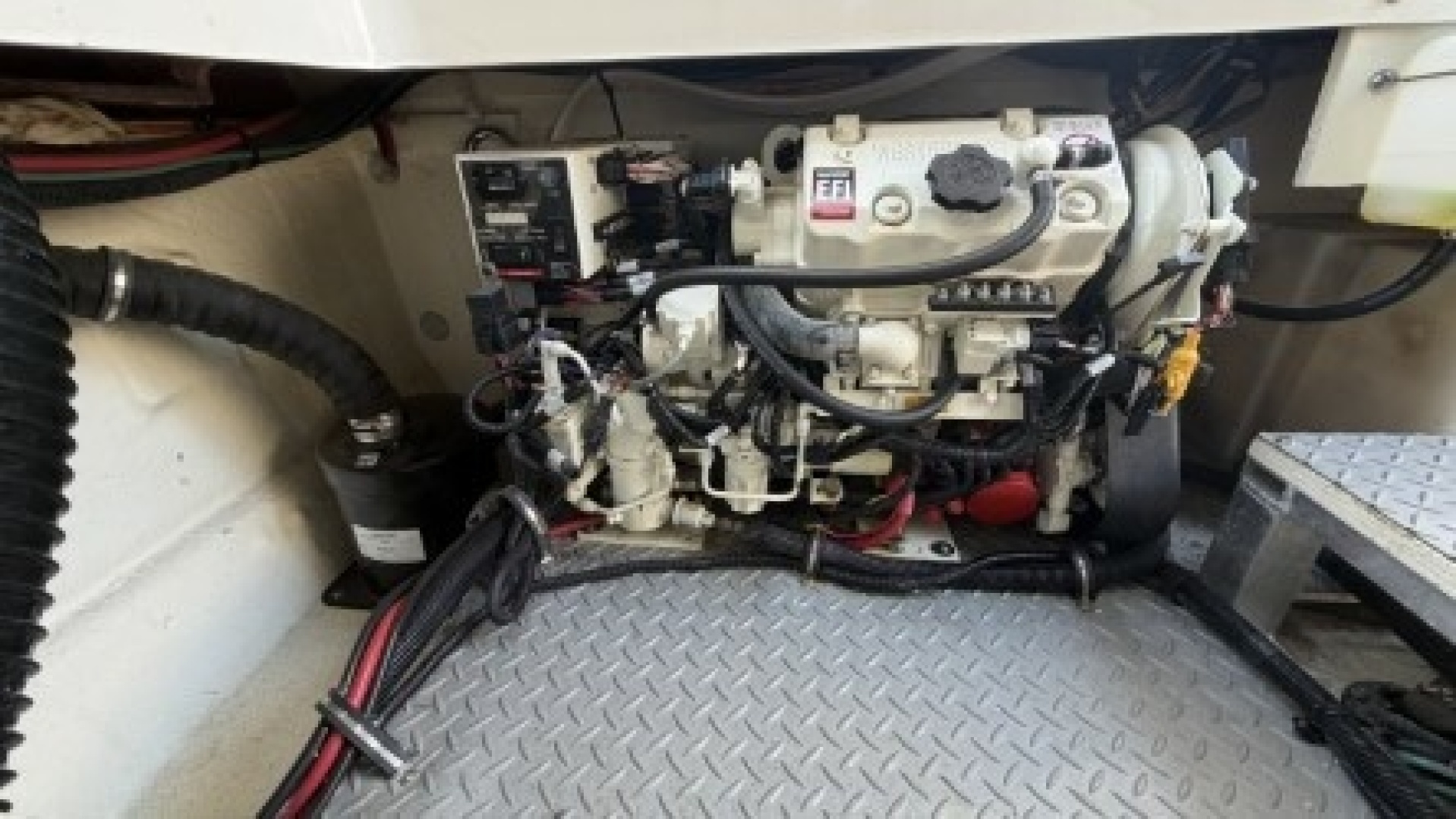 2021 Sea Ray Sundancer 320 Outboard - Image 31