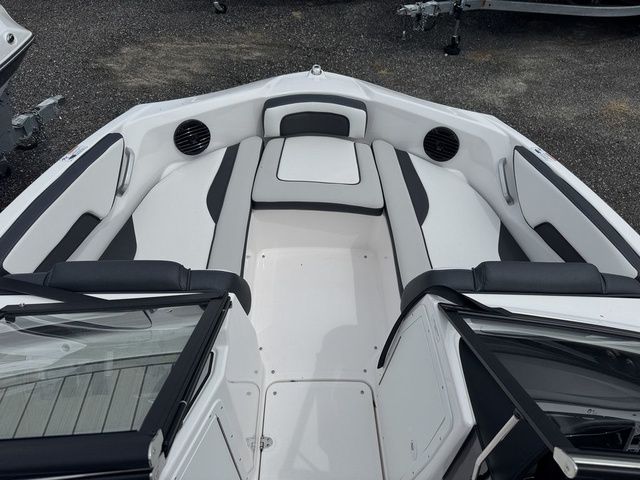 2025 Yamaha Boats 195S - 6