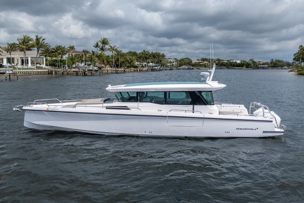 2024 Axopar 45 XC Cross Cabin