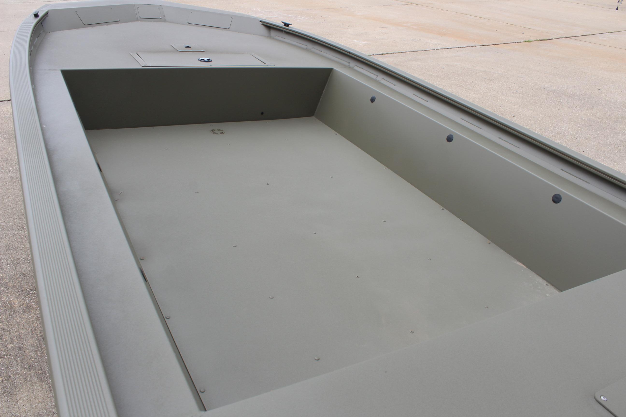 2026 Tracker Grizzly 1754 Utility boat interior, showcasing spacious, durable design.