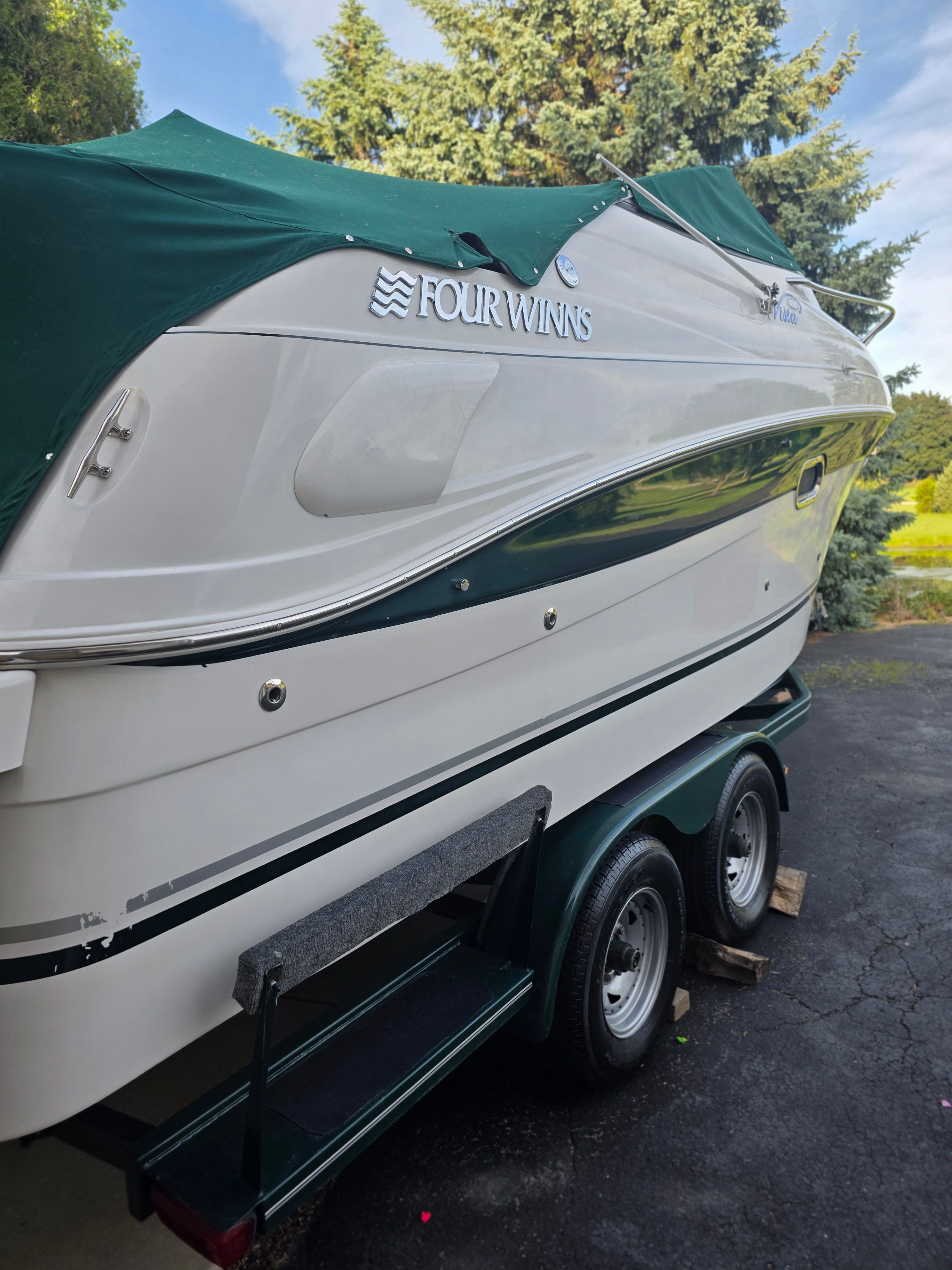 2004 Four Winns 248 Vista - 12