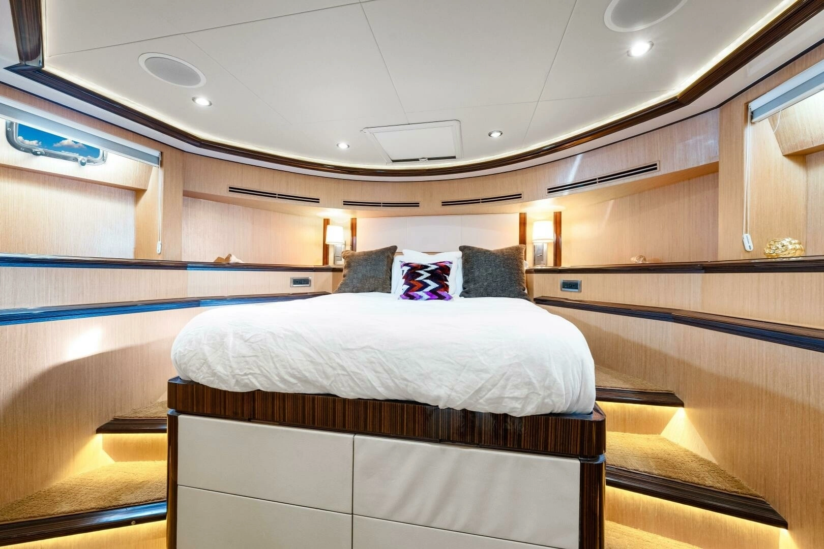 2010 Ocean Alexander 83 Motor Yacht - Image 36