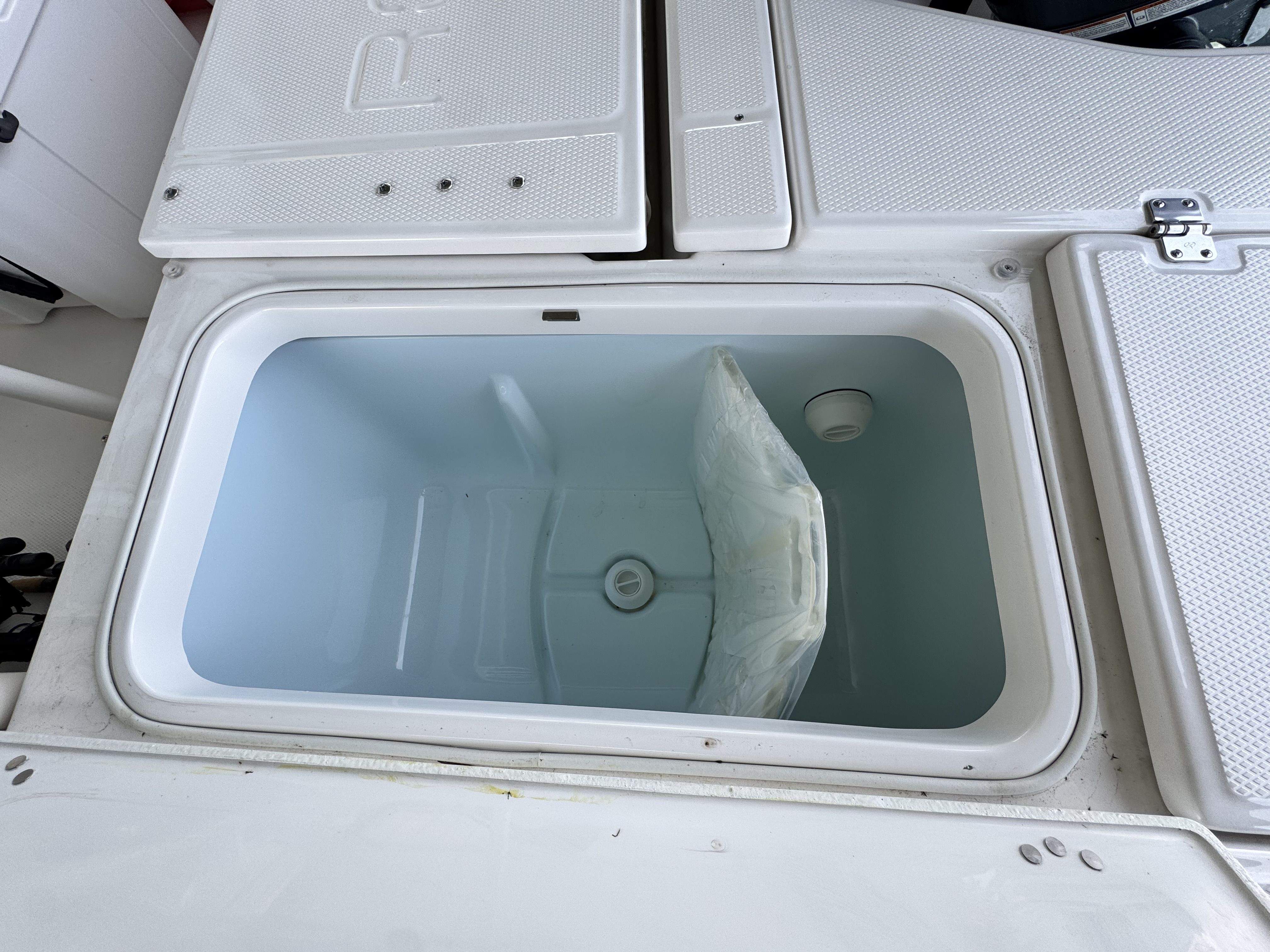 2026 Robalo 226 - 16