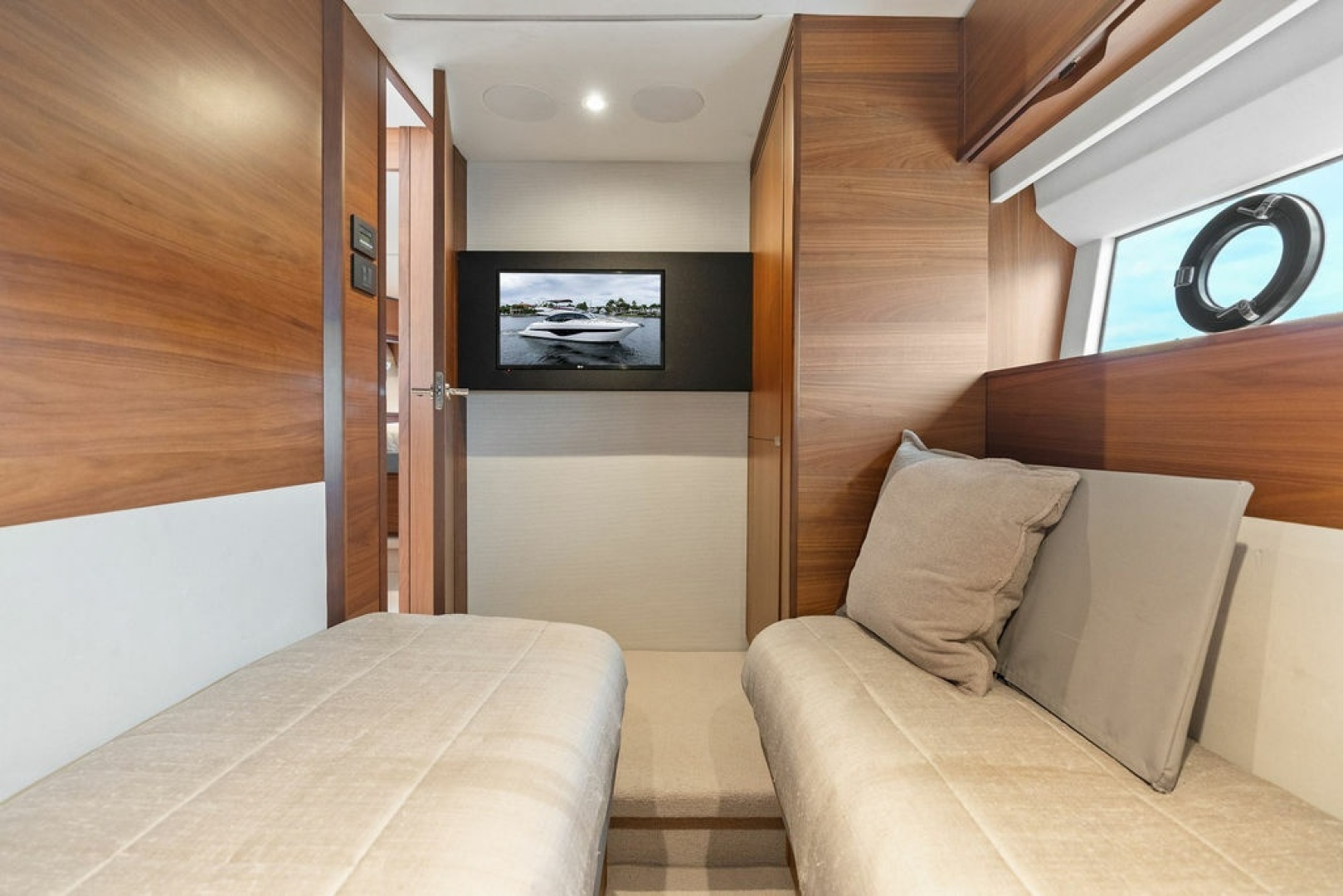 2020 Princess S62 Sportbridge - Image 51