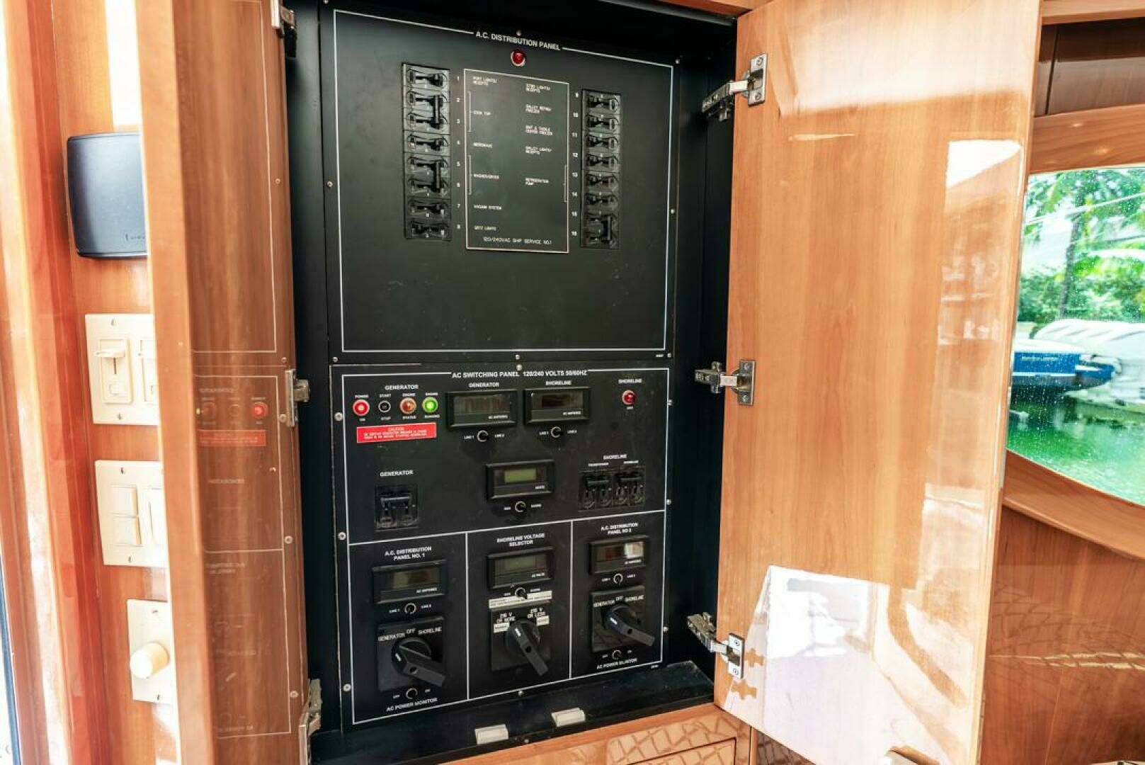 2005 Hatteras 50 Convertible - Image 14