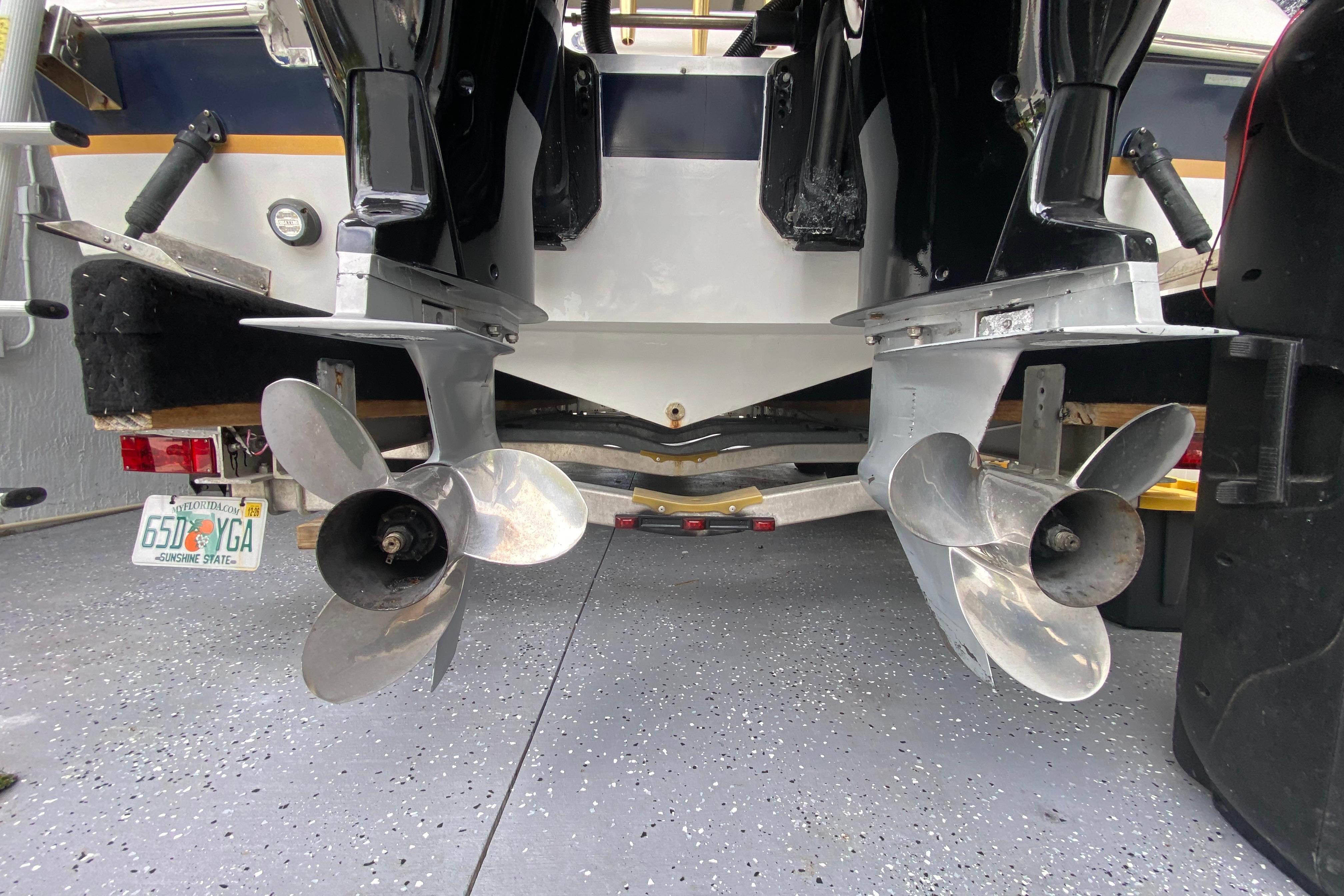 Rear view of 2005 Wellcraft 290 Coastal boat with dual propellers.