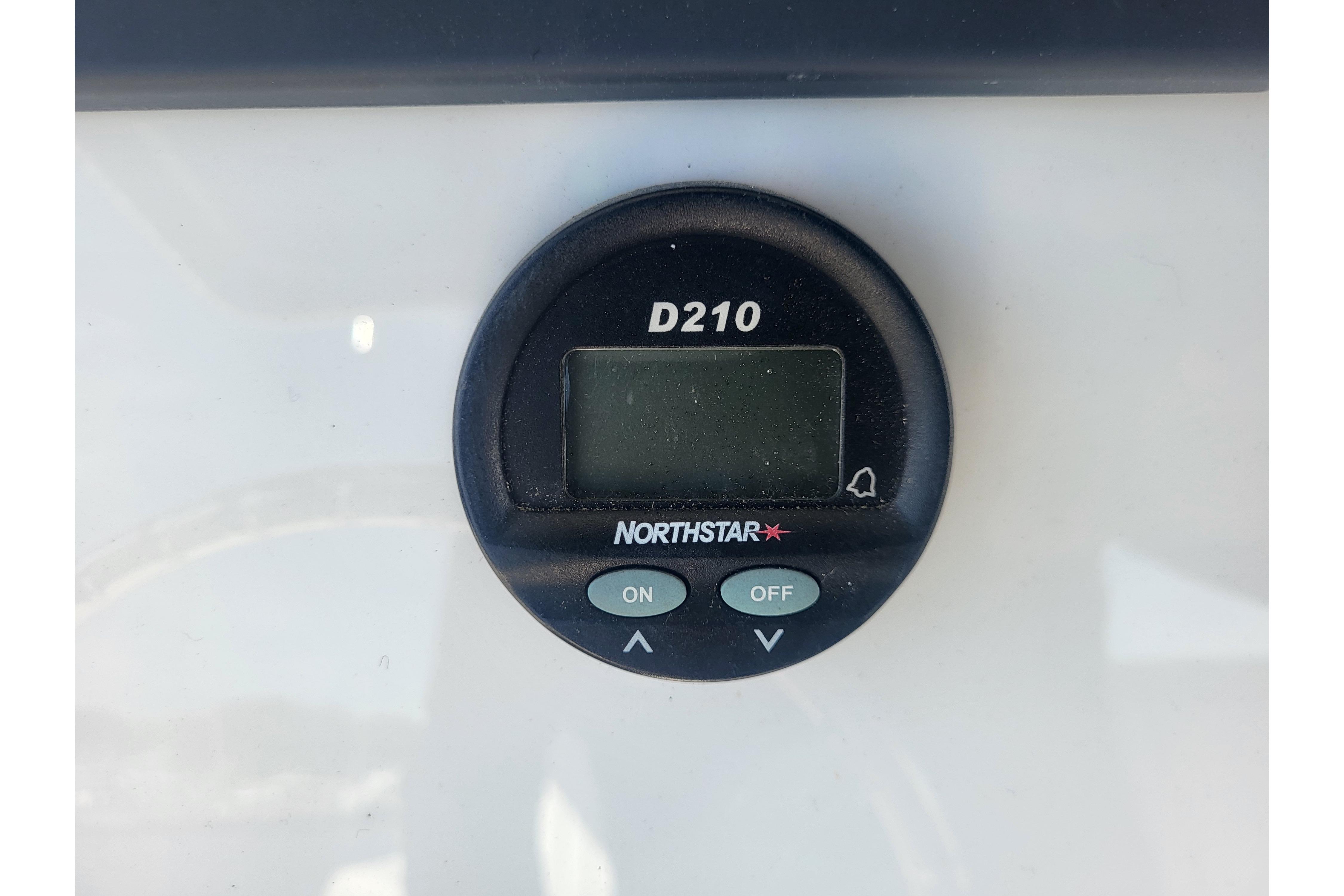 Digital display on a 2005 Stamas 310 Tarpon boat, featuring Northstar D210.