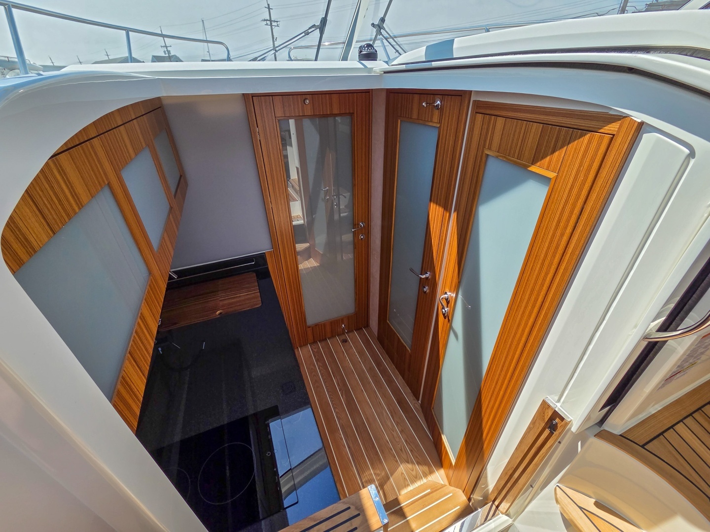 2026 Marex 310 Sun Cruiser - Image 27