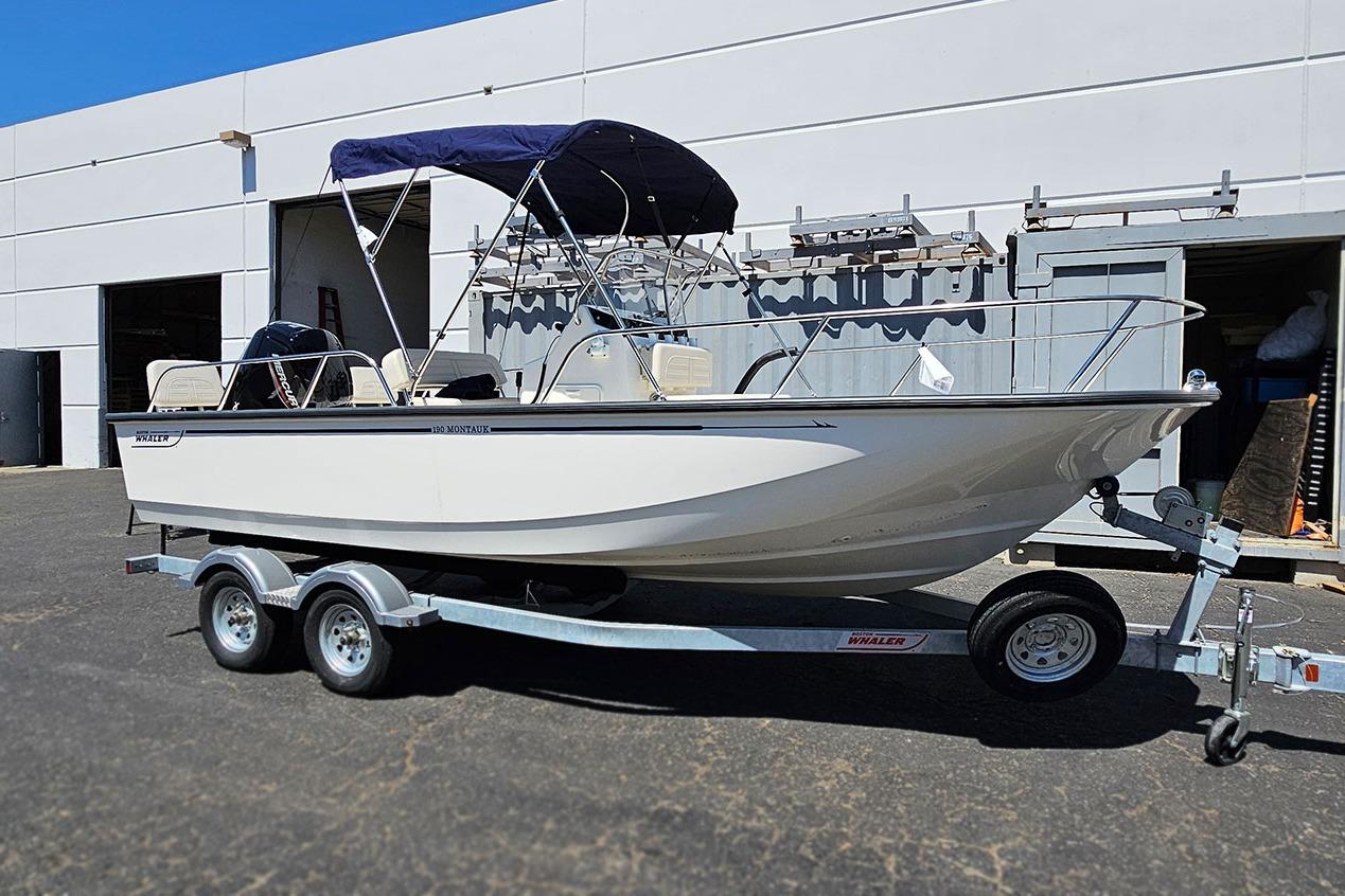 2025 Boston Whaler 190 Montauk