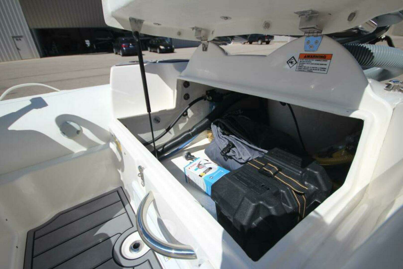 2025 Zodiac Yachtline 400 DL NEO - Image 7