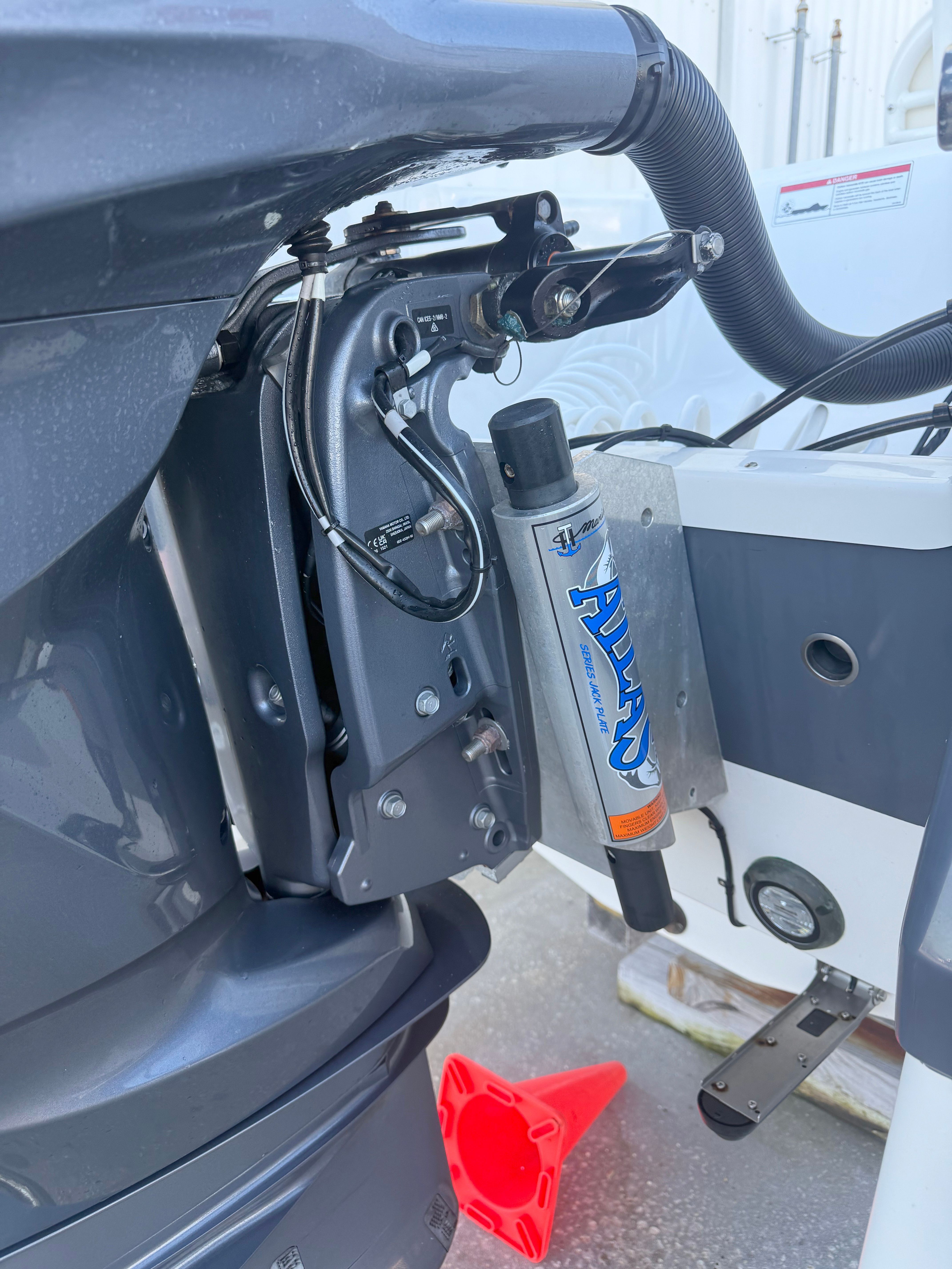 2023 Robalo 246 Cayman - 12
