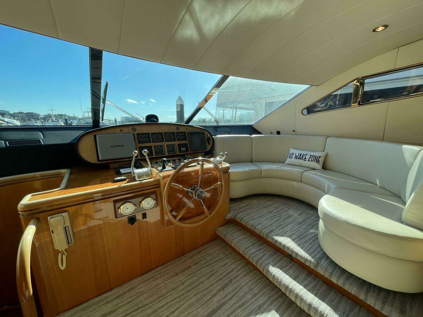 1999 Horizon 70 MY - Image 9