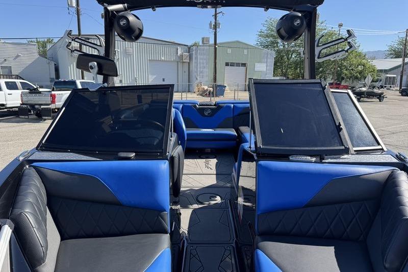 2022 Tigé Z3 boat interior with blue and black seating, featuring modern design elements.