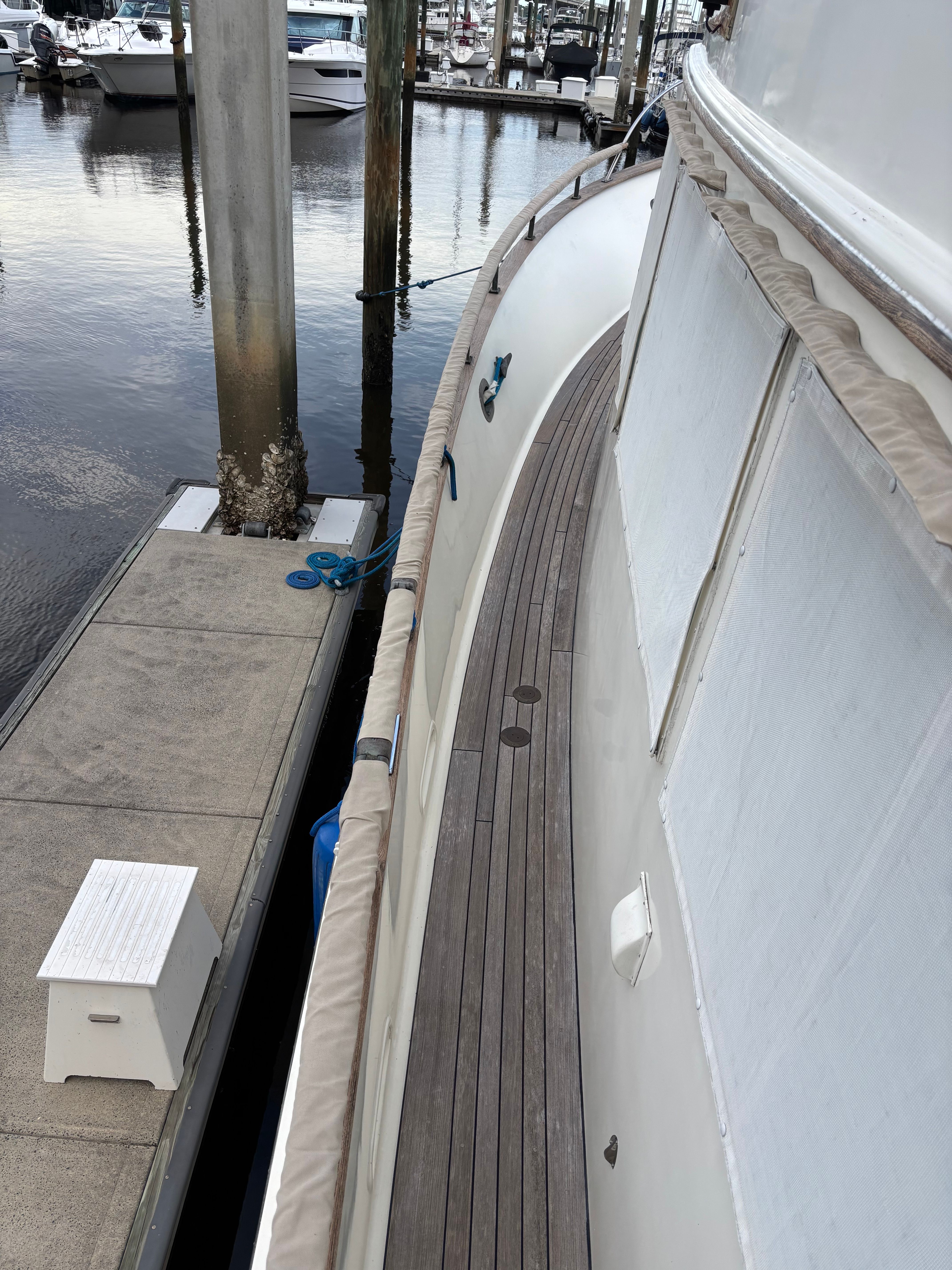 1983 Island Gypsy 44 Flush Deck - 12