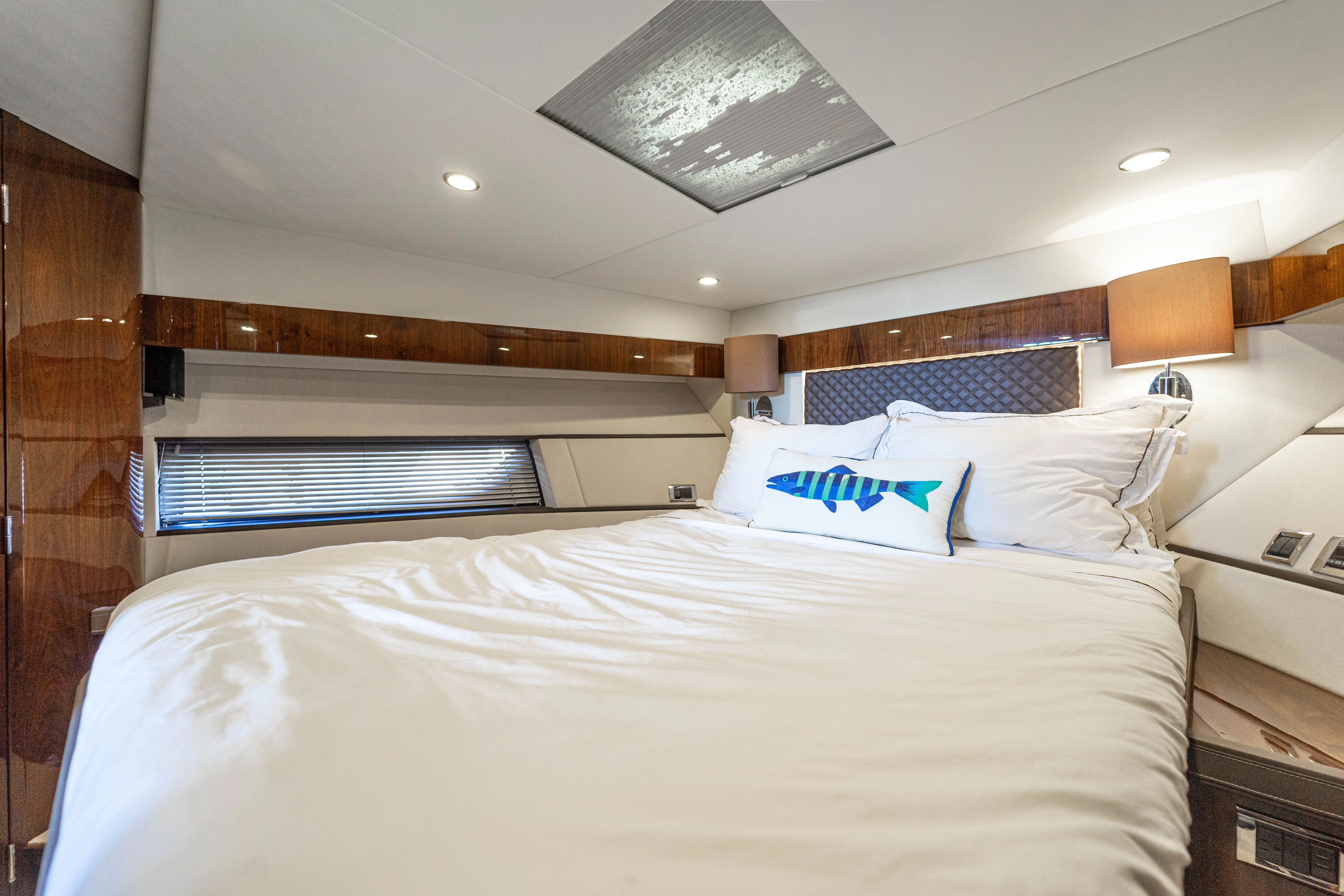 2019 Fairline Squadron 53 - Image 40