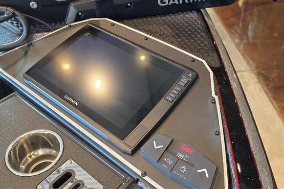 2025 Ranger Z520R Cup-Equipped boat dashboard with Garmin display and controls.