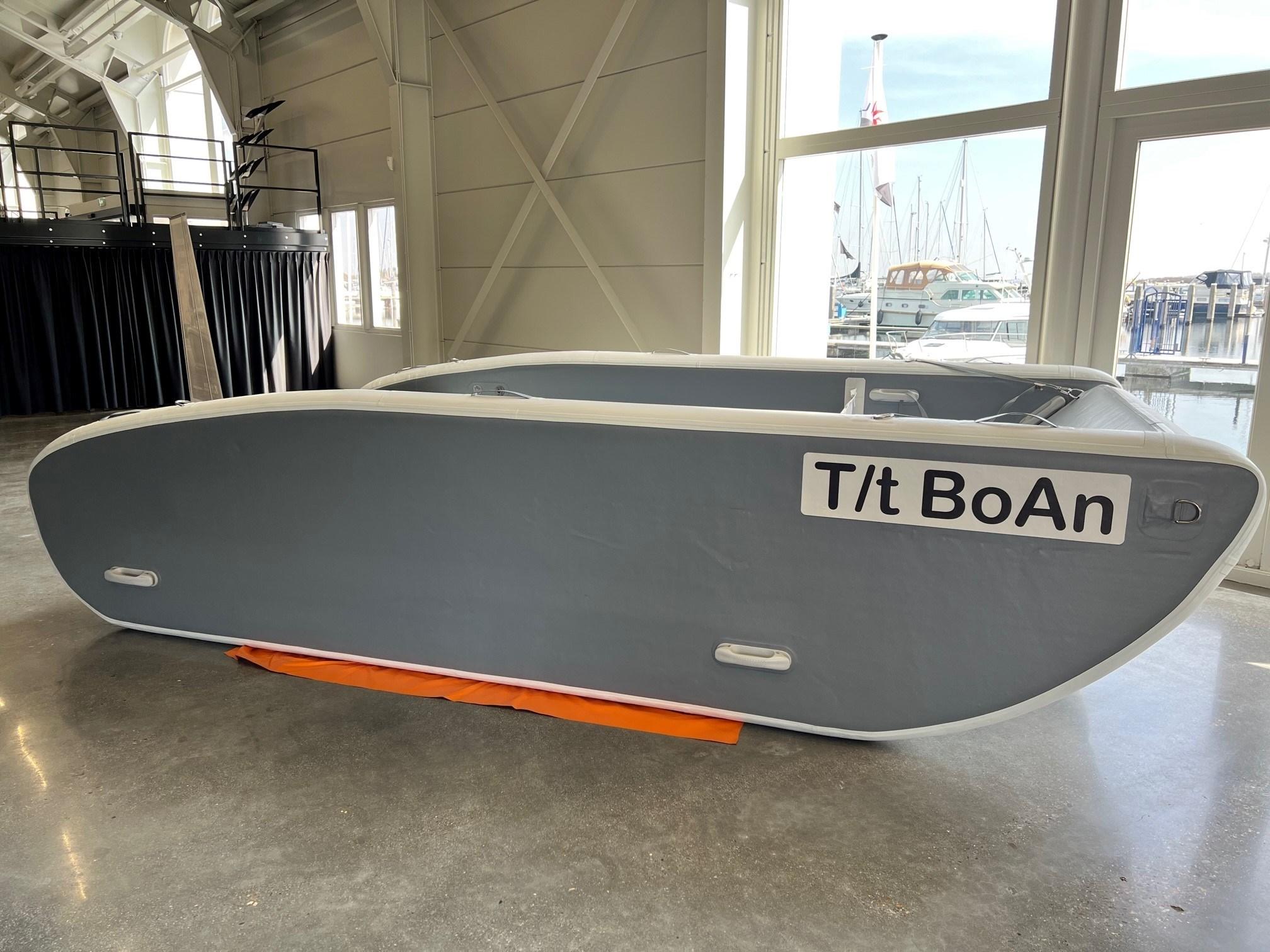 2021 Custom Hovercraft D.o.o. Electricat 450