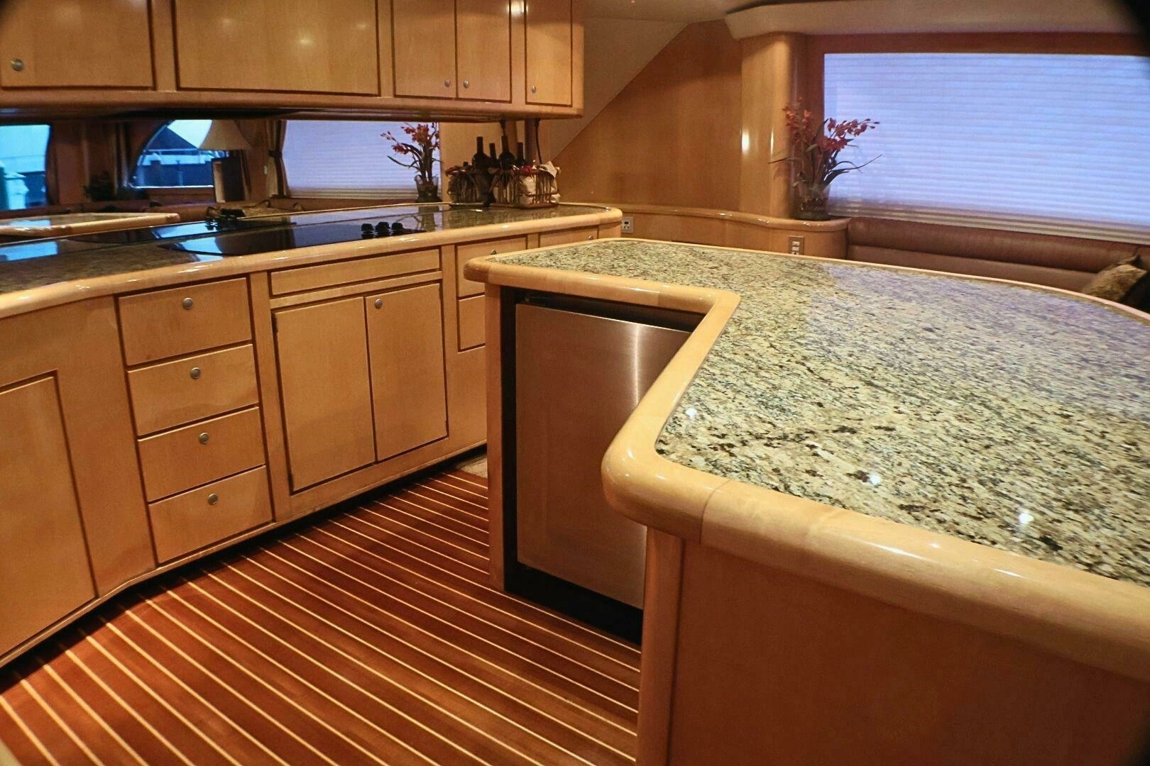 2001 Donzi 73 Sport Yacht - Image 12