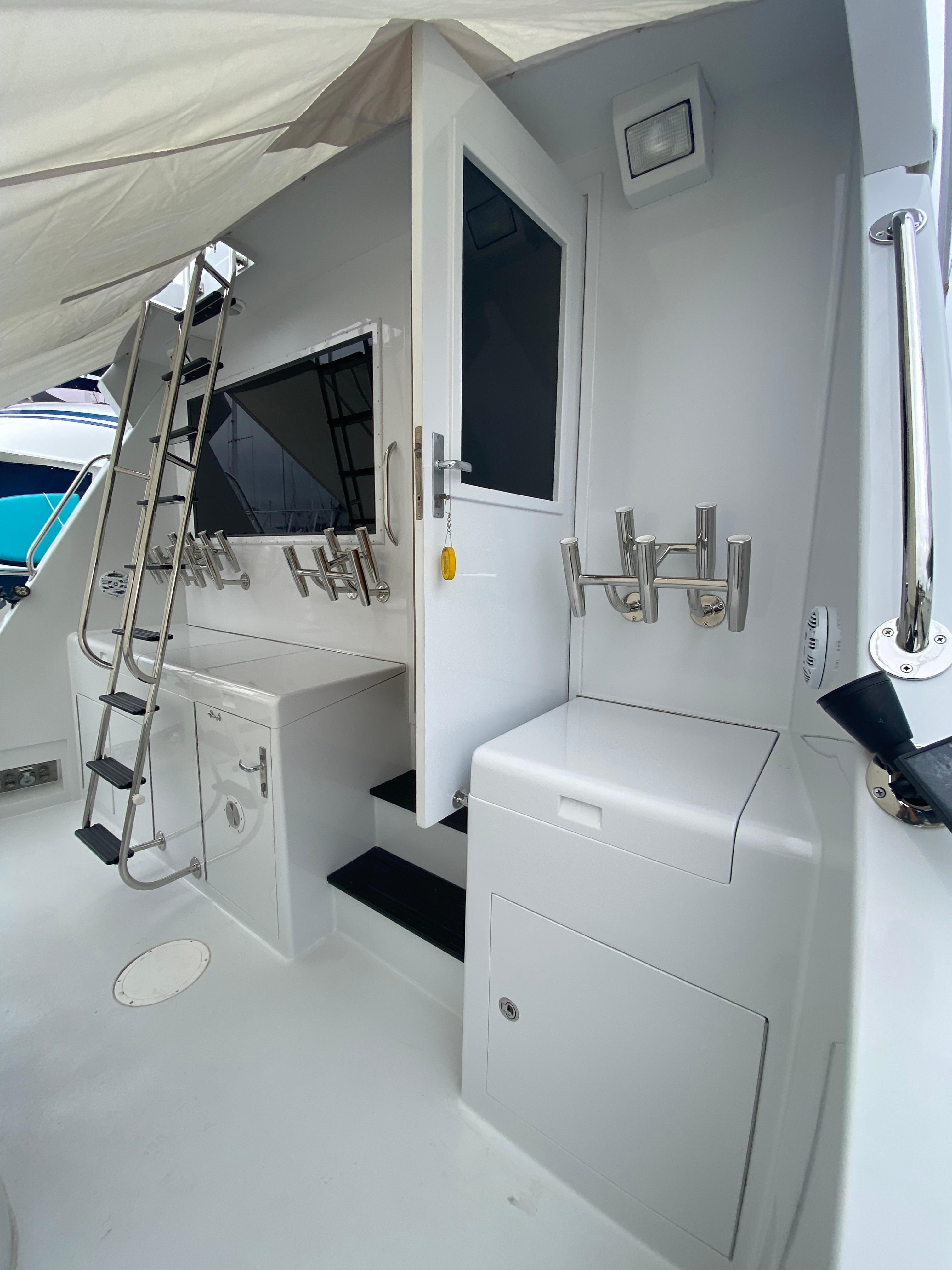 1988 Hatteras 65 Sportfisher - 11