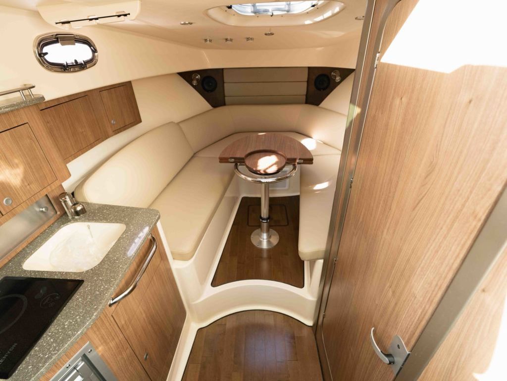 2017 Boston Whaler 315 Conquest - 14
