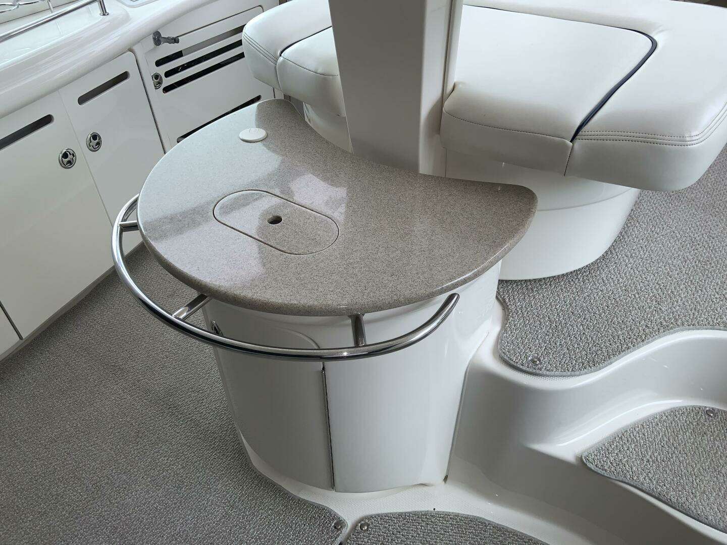 2005 Sea Ray 500 Sundancer - Image 12