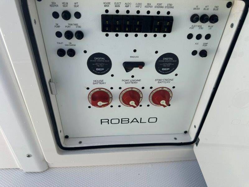 2026 Robalo R300 Center Console - 16