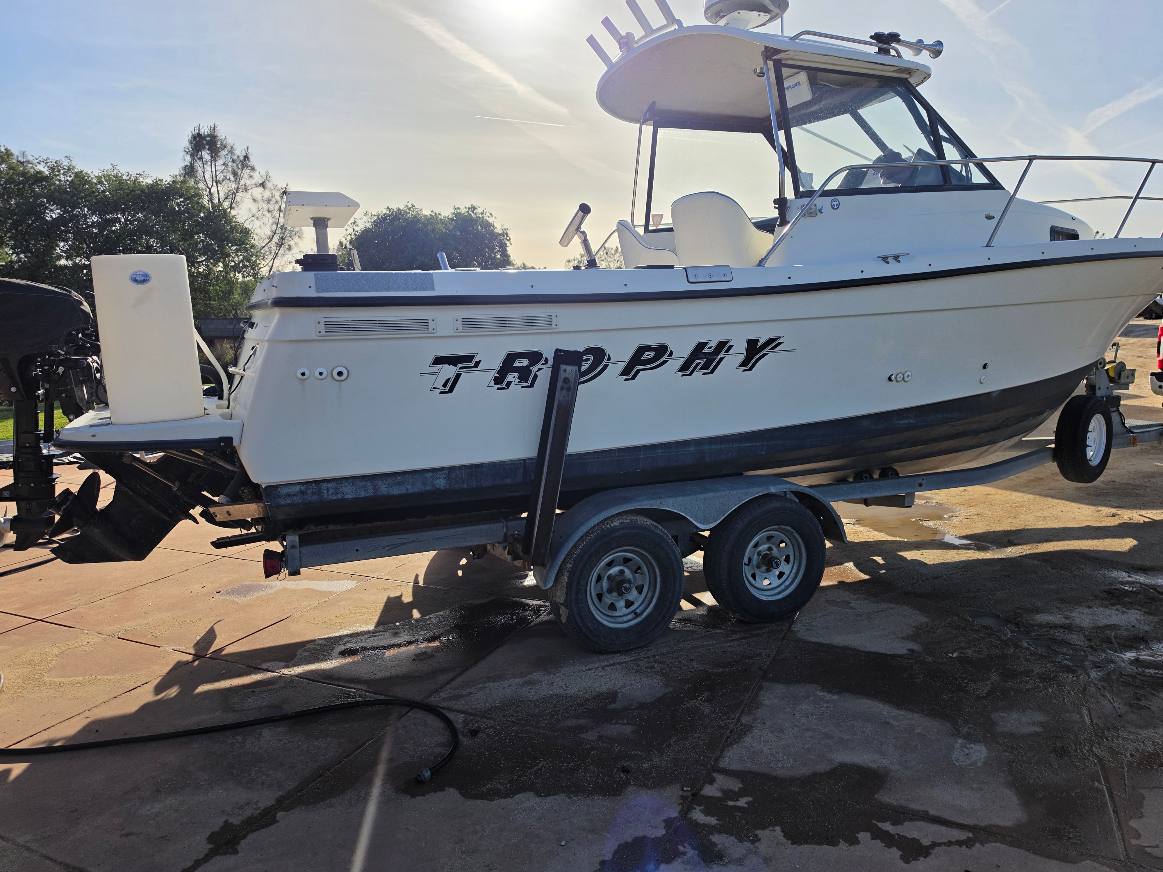 A 2001 Bayliner 2352 Trophy Walkaround on a trailer, ready for use.