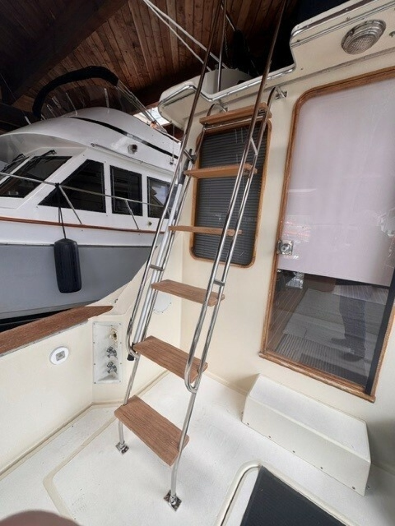 1987 Chris-Craft 44 Sedan - Image 4