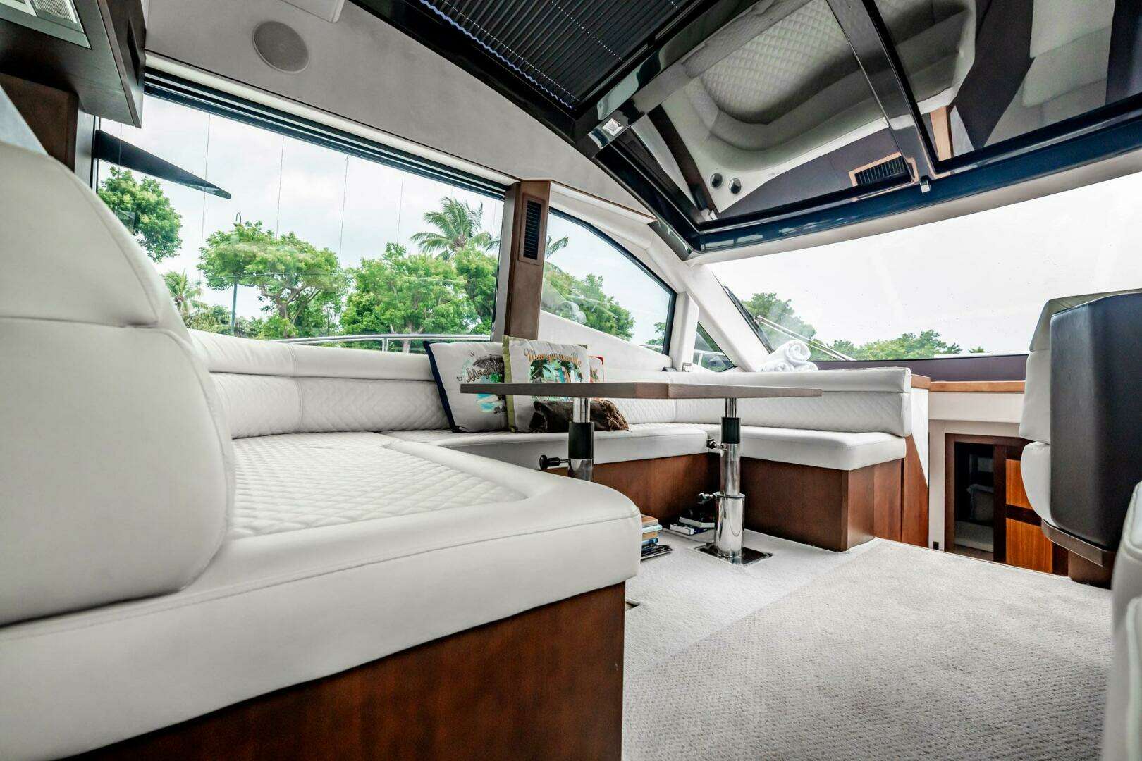 2017 Galeon 510 Skybridge - Image 9