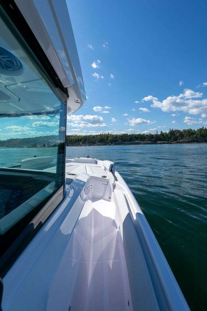 2025 Axopar CCX Center Console - Image 38