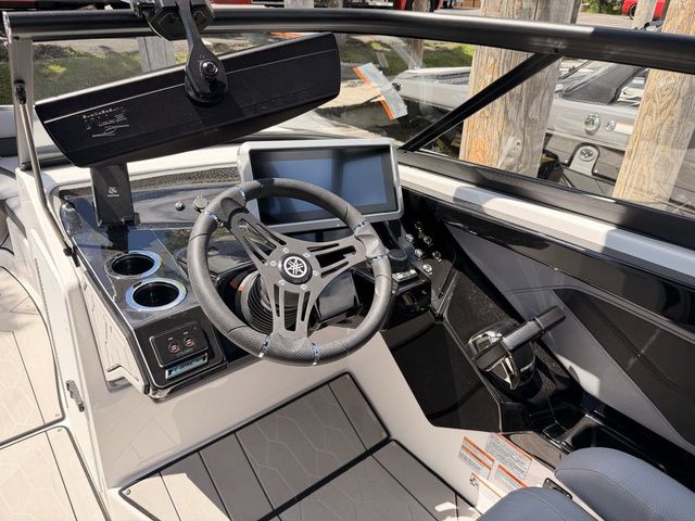 2026 Yamaha Boats 255XE - 22